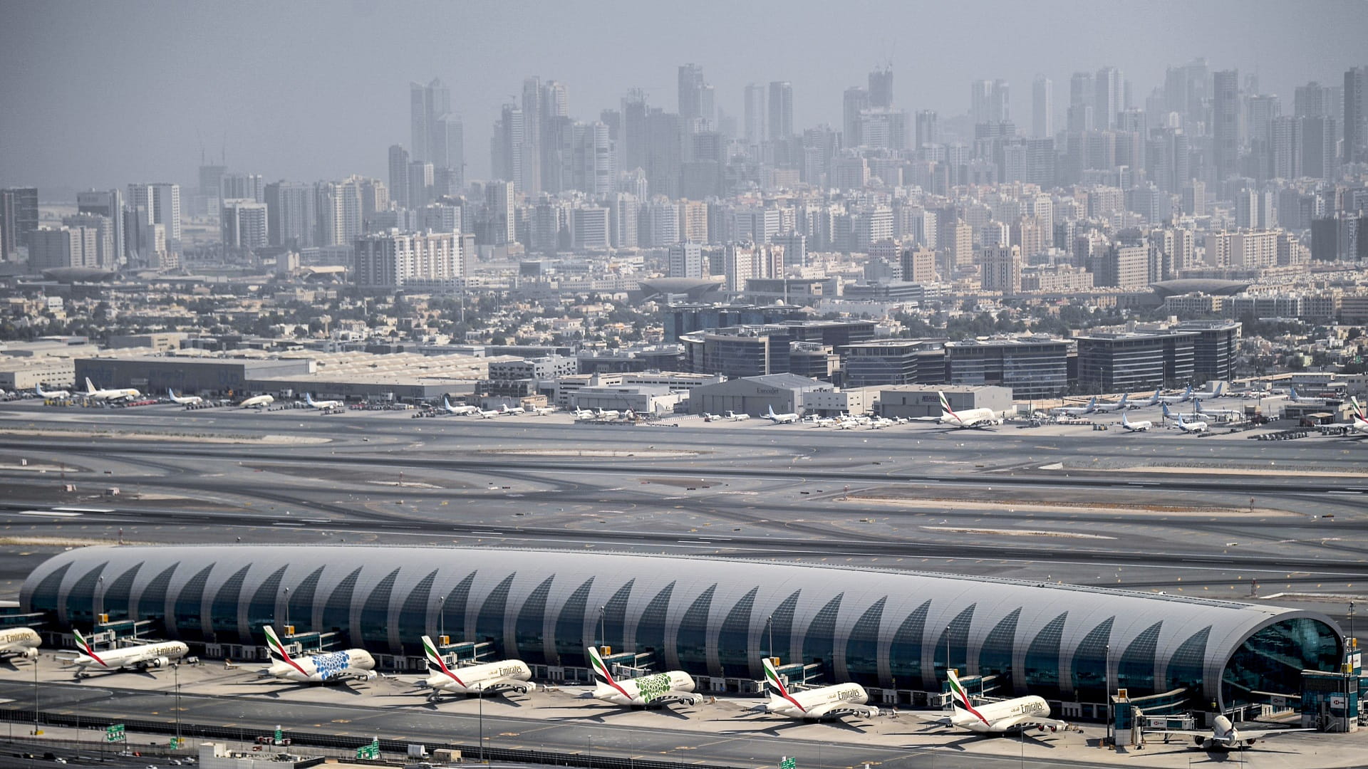 Image for the title: DXB receives first Israeli commercial flight 