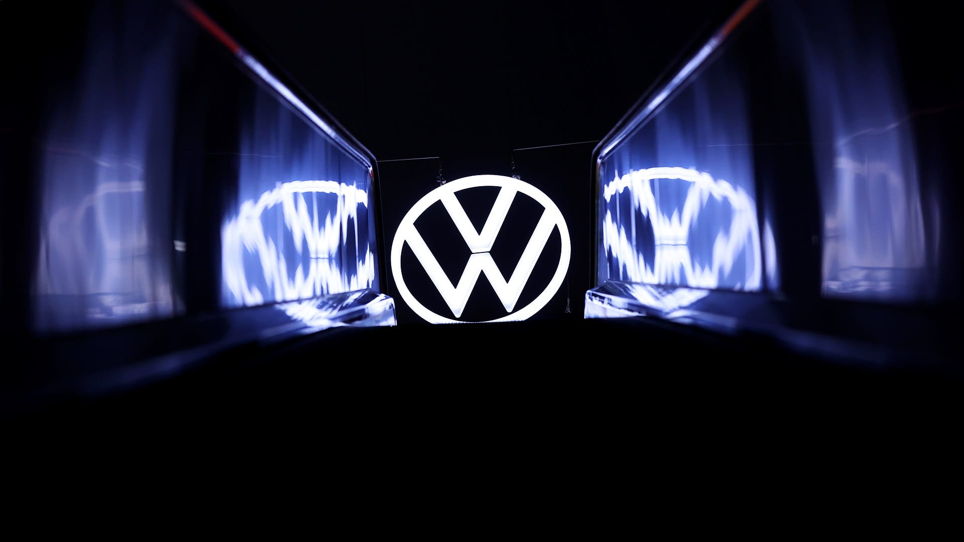 Image for the title: Volkswagen explores new sales model for electric models in China 