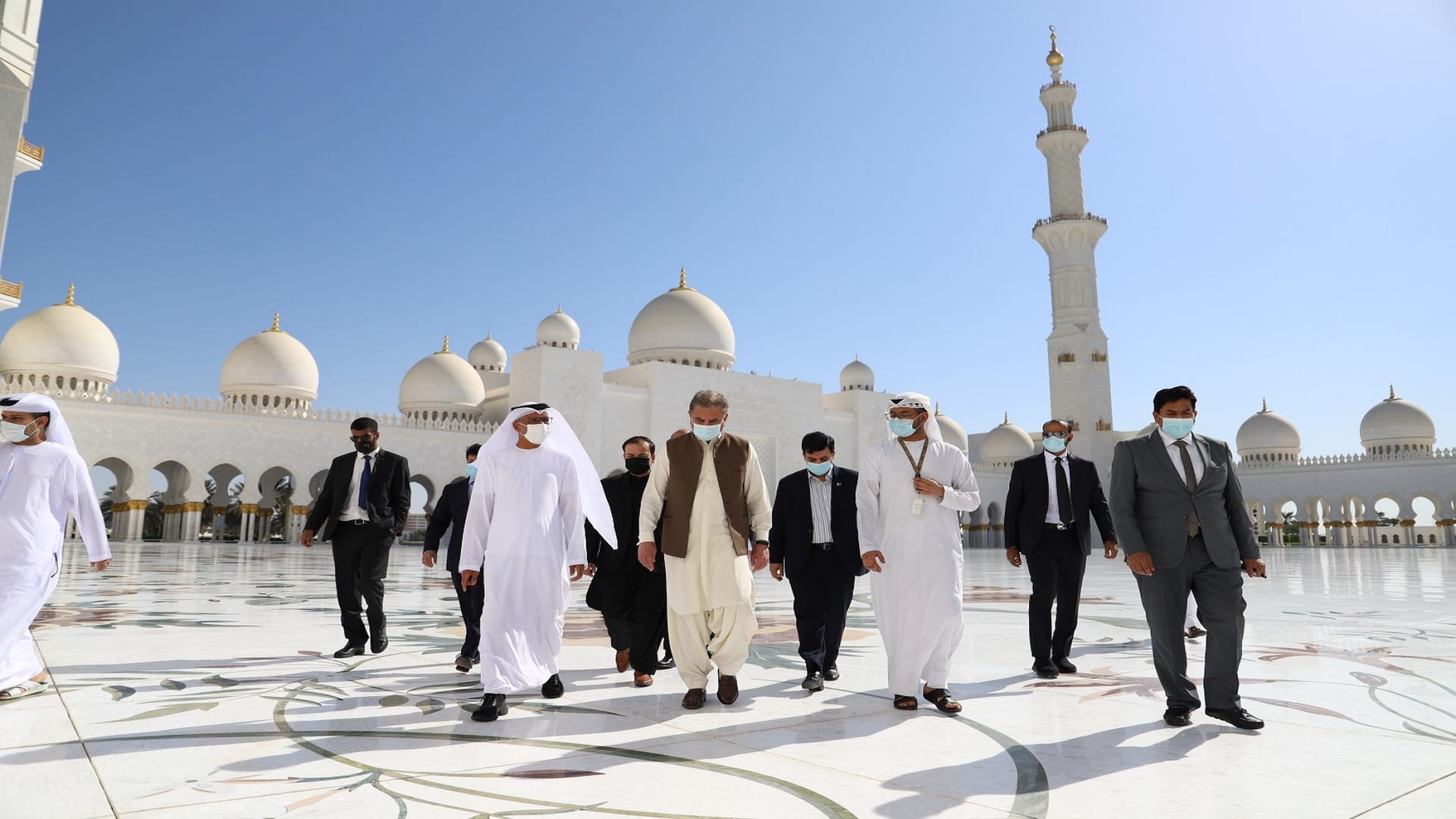 Image for the title: Pakistan's Foreign Minister visits Sheikh Zayed Grand Mosque 