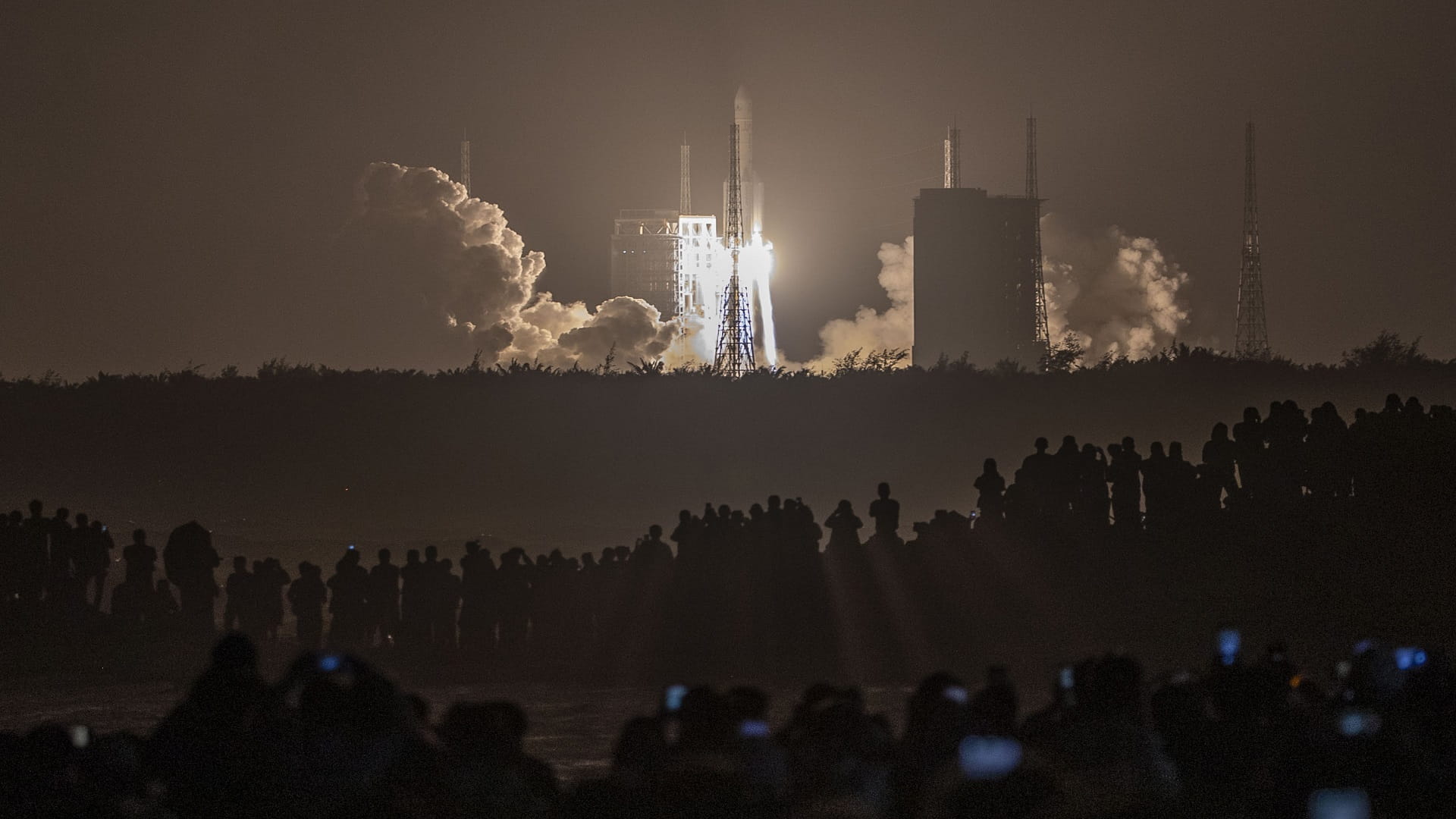 Image for the title: Canadian will join Moon mission for first time in 2023 