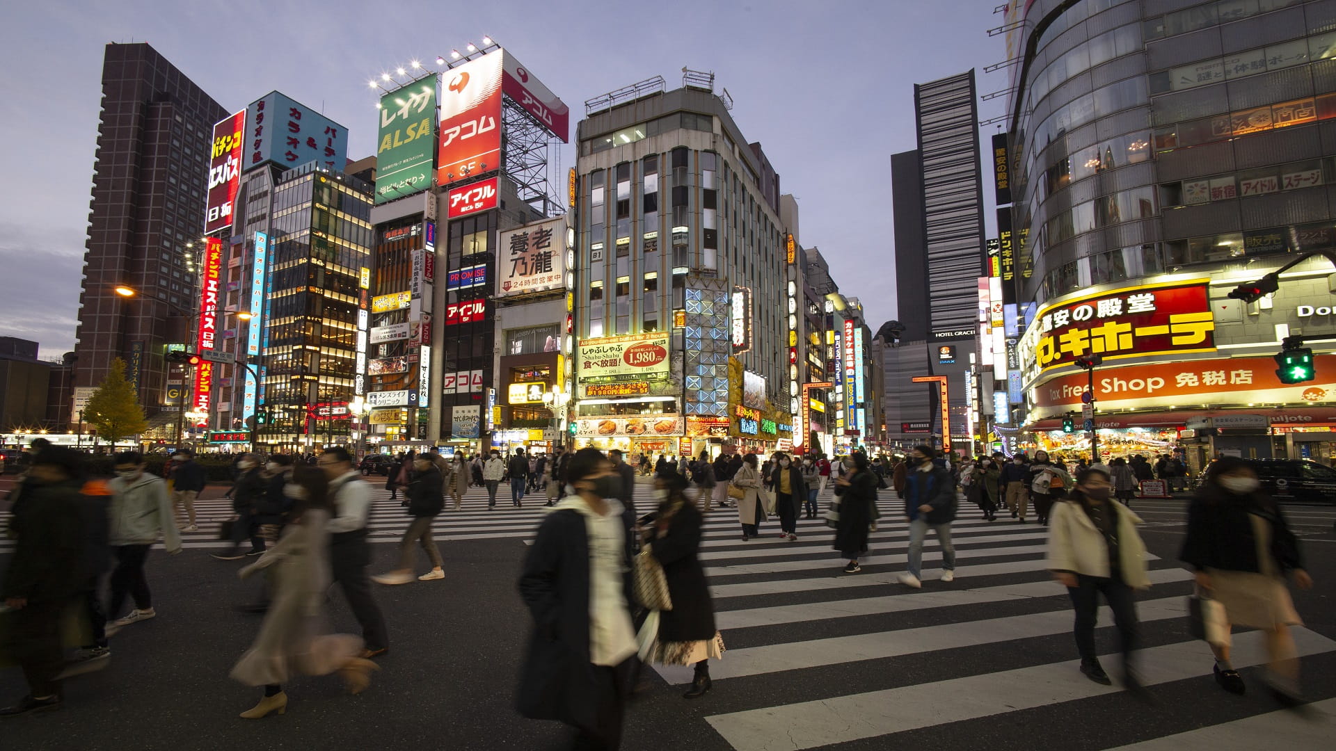 Image for the title: Tokyo virus cases hit record 949 ahead of New Year holiday 