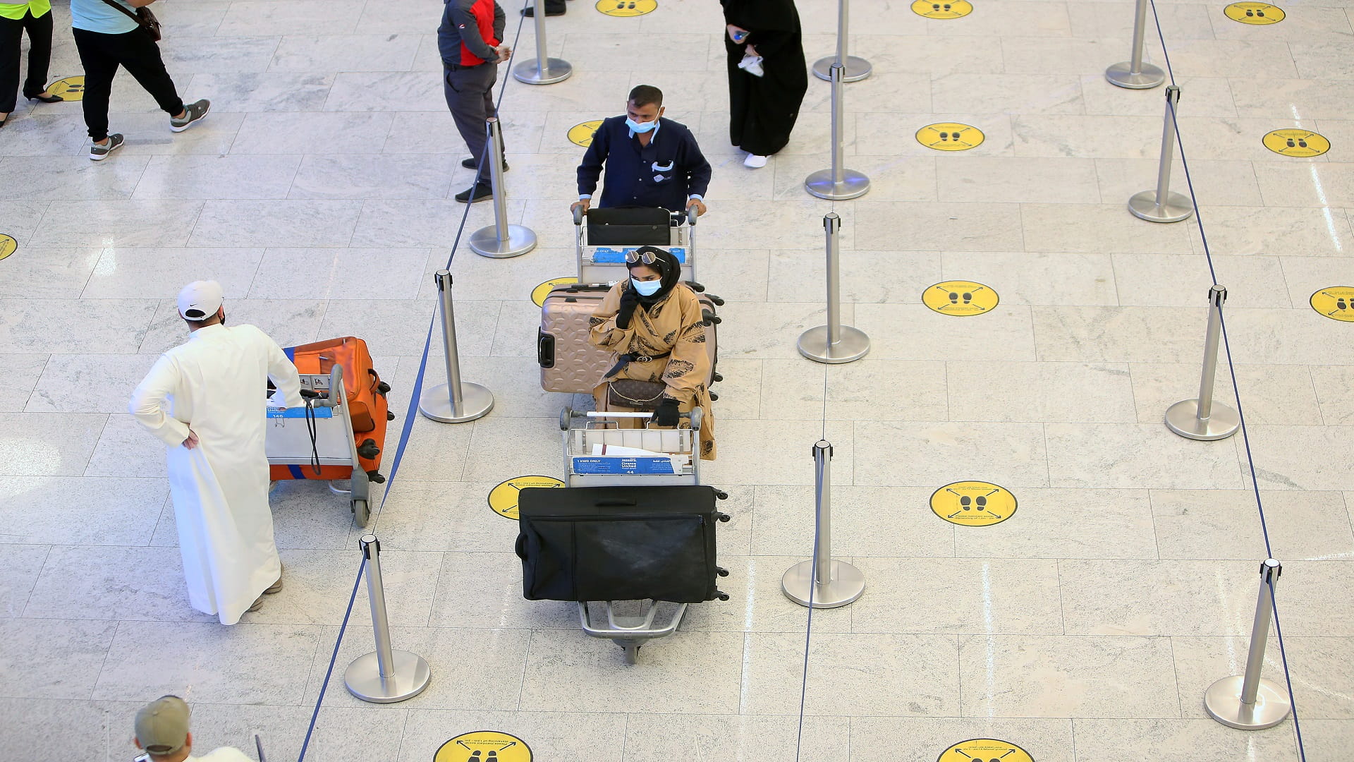 Image for the title: Kuwait won't extend suspension of flights, will open borders 