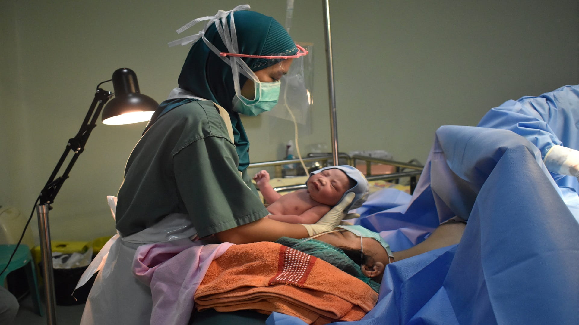 Image for the title: Singaporean gives birth to baby with COVID-19 antibodies 