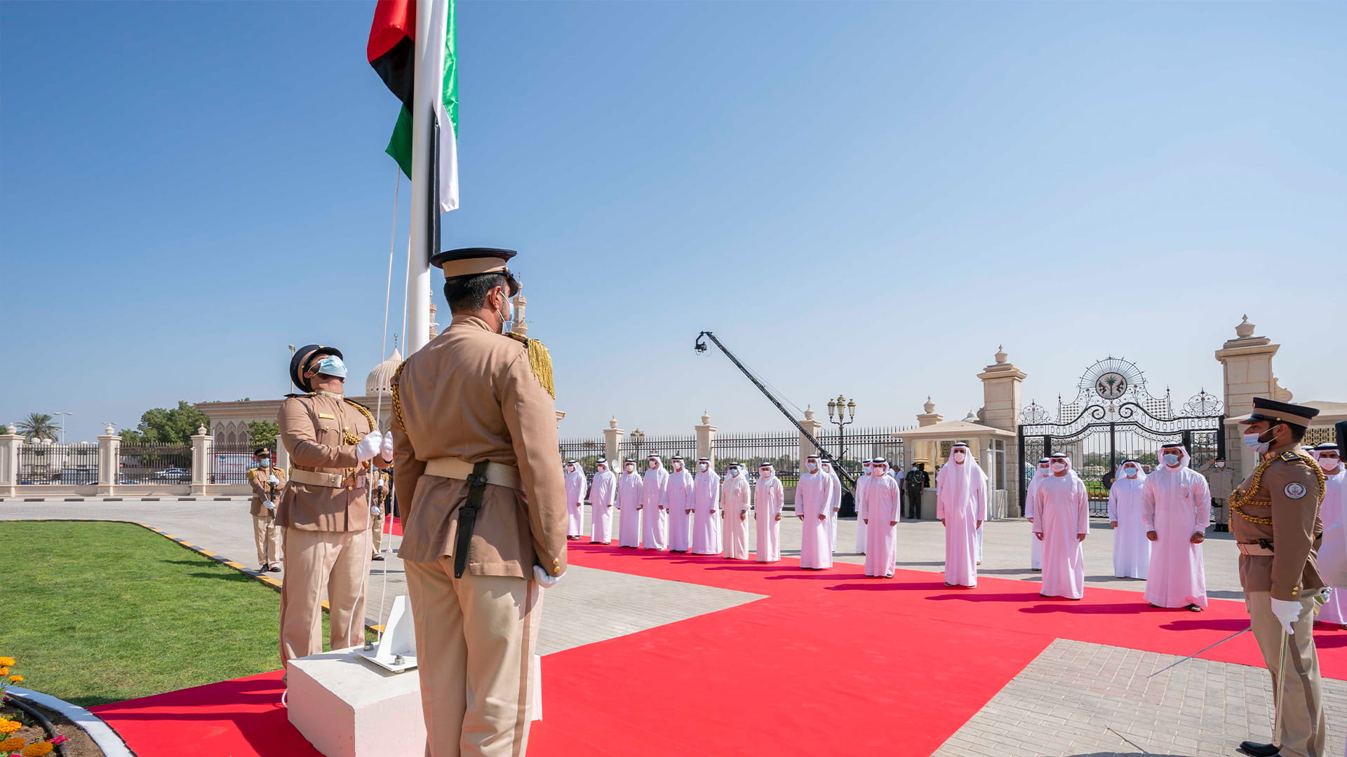 صورة بعنوان: ولي عهد الشارقة يشهد احتفال الإمارة بيوم العلم  