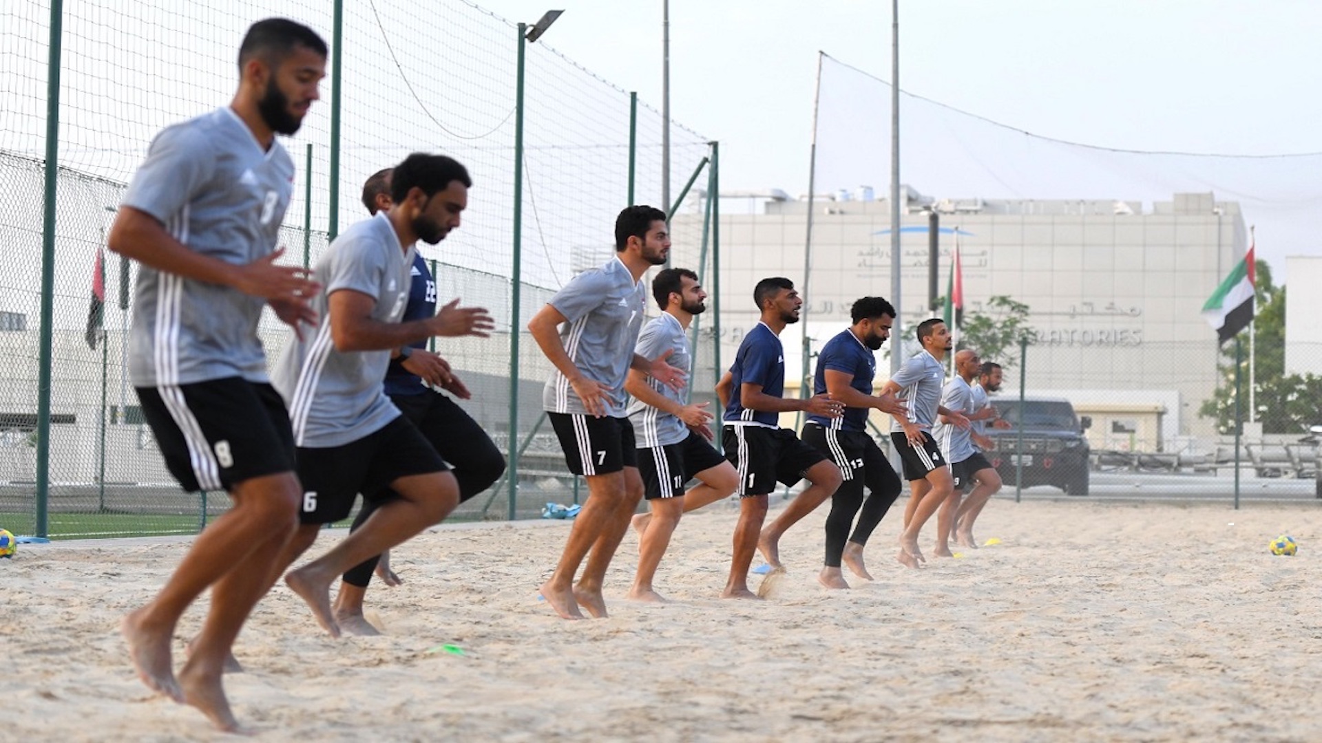 صورة بعنوان: أبيض الشواطئ يدشن تدريباته على الملعب الرملي باتحاد الكرة 