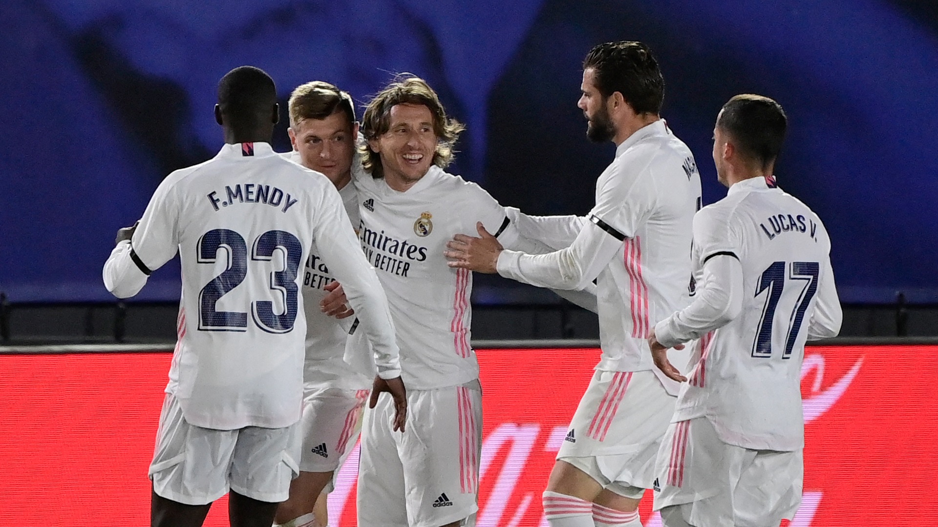 صورة بعنوان: ريال مدريد يحسم كلاسيكو الأرض على حساب غريمه برشلونة  