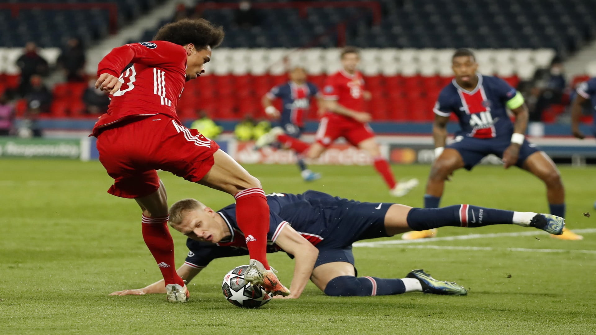 Image for the title: PSG knock Bayern out on away goals to reach last four 