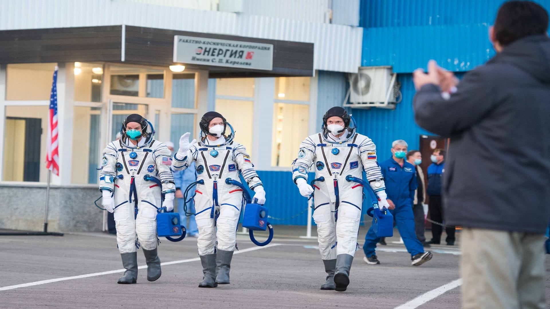 Image for the title: Russian spacecraft from ISS with 3 crewmates lands in Kazakhstan 