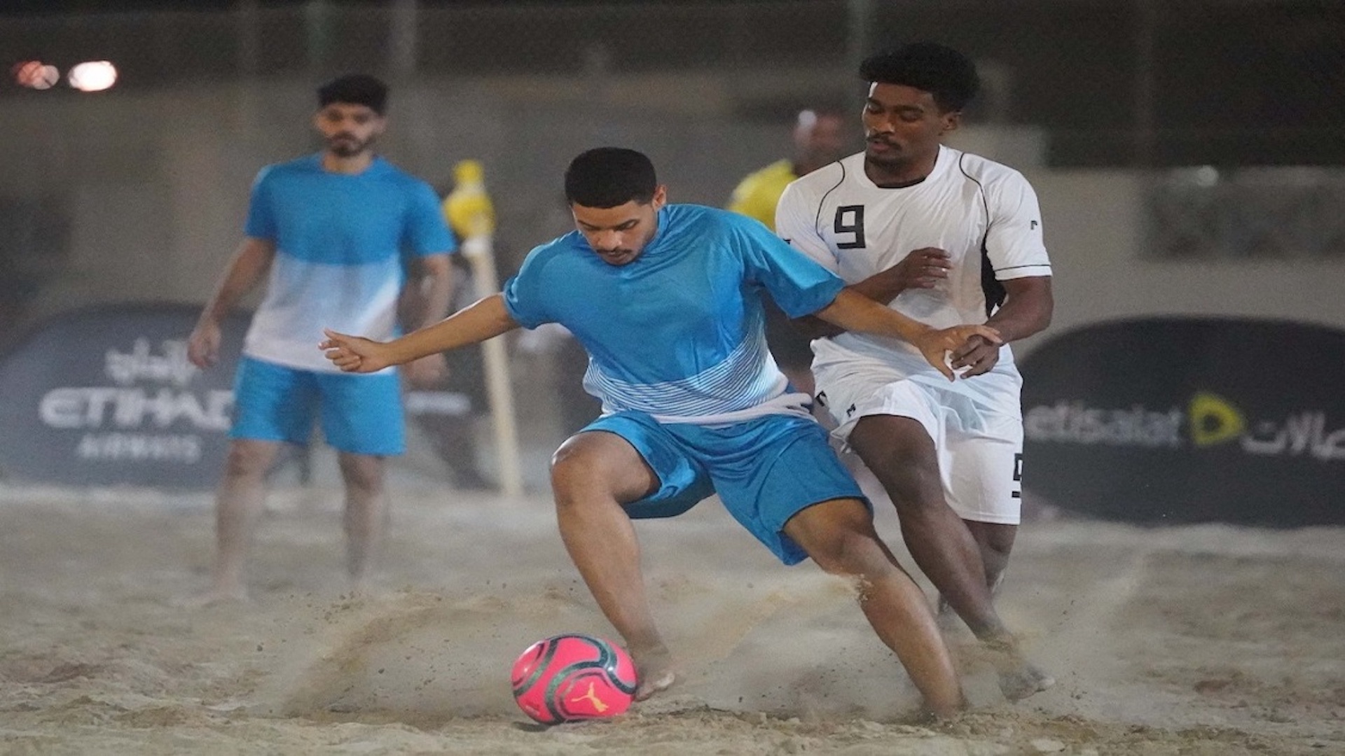 صورة بعنوان: انطلاقة قوية لدوري كرة القدم الشاطئية 