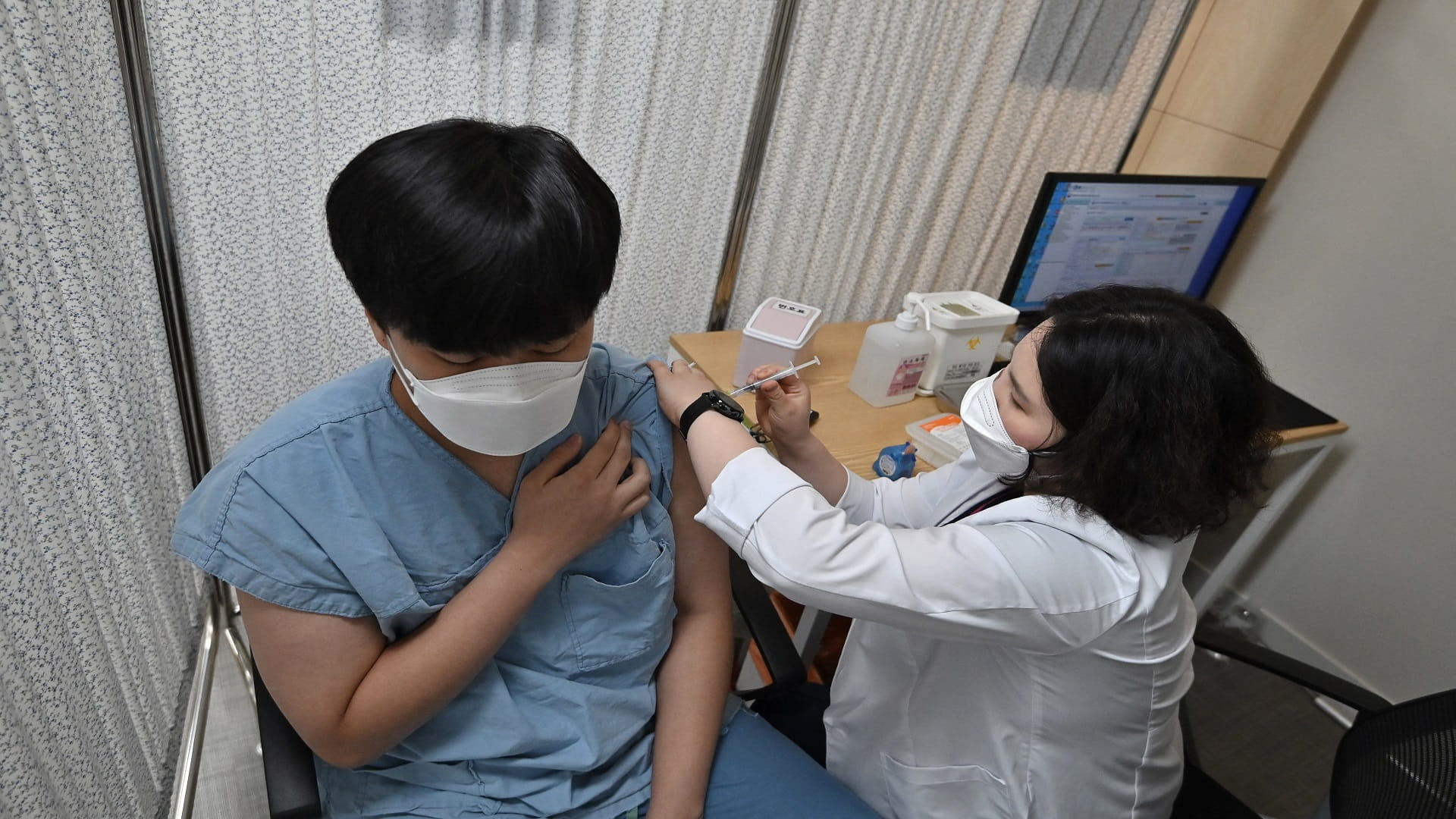 Image for the title: S.Korea to lift quarantine for residents fully vaccinated 