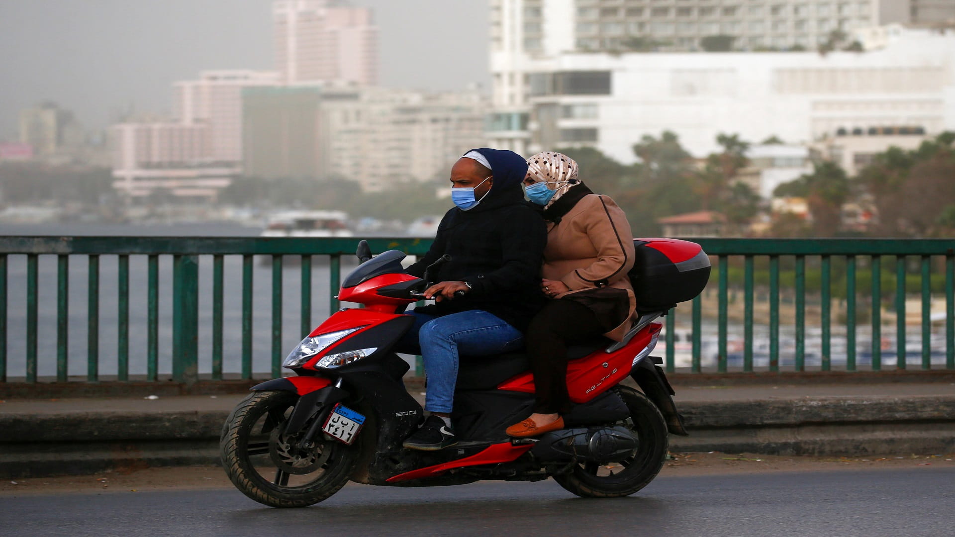 صورة بعنوان: لأول مرة منذ 8 يناير...إصابات كورونا في مصر تتجاوز حاجز الألف 