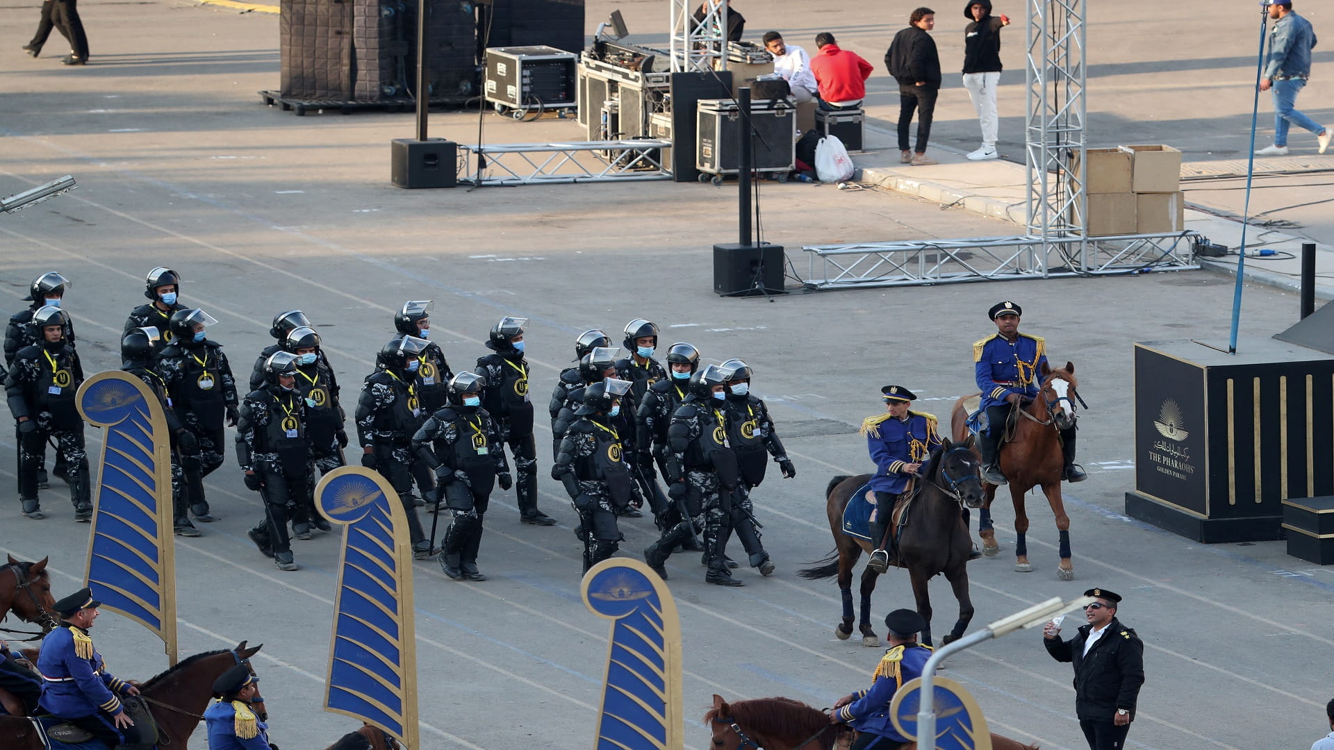 Image for the title: Majestic Cairo parade as Egyptian mummies move museum 