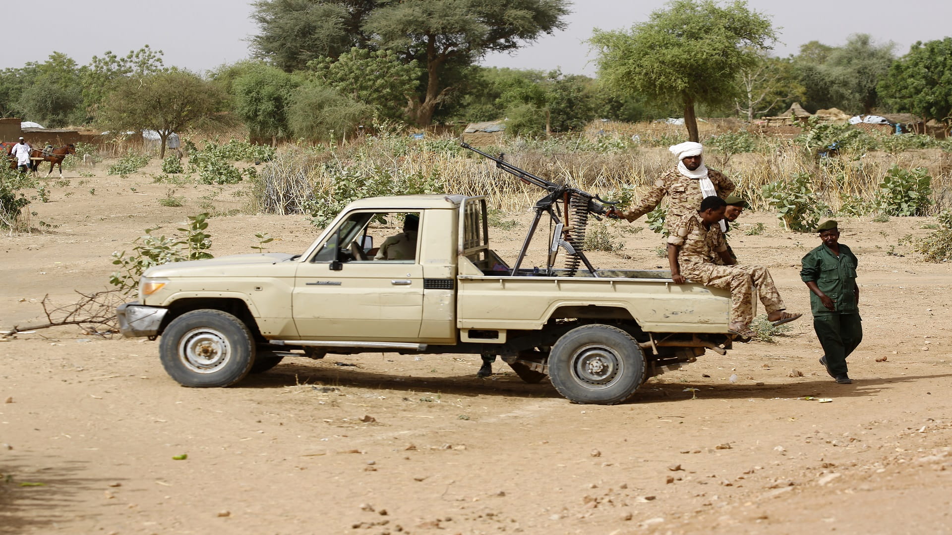 صورة بعنوان: مقتل 18 وإصابة العشرات باشتباكات قبلية في دارفور غربي السودان 