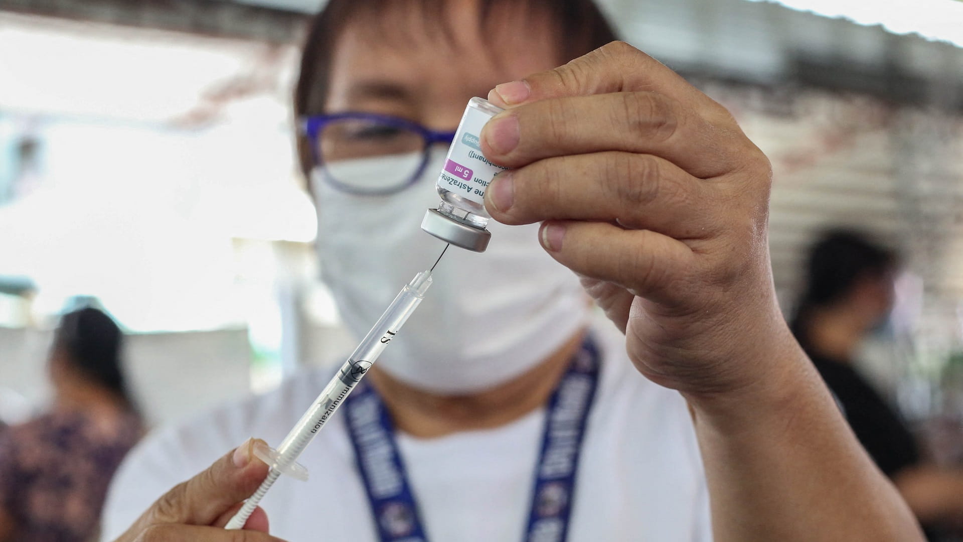 Image for the title: Philippines reports record 382 coronavirus deaths 