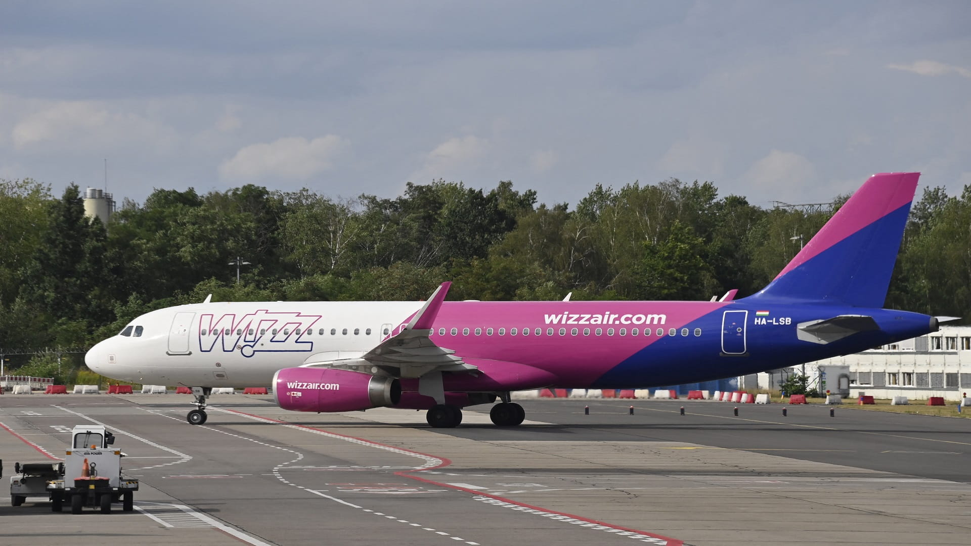 Image for the title: Wizz Air Abu Dhabi commences flight to Tel Aviv on April 18 