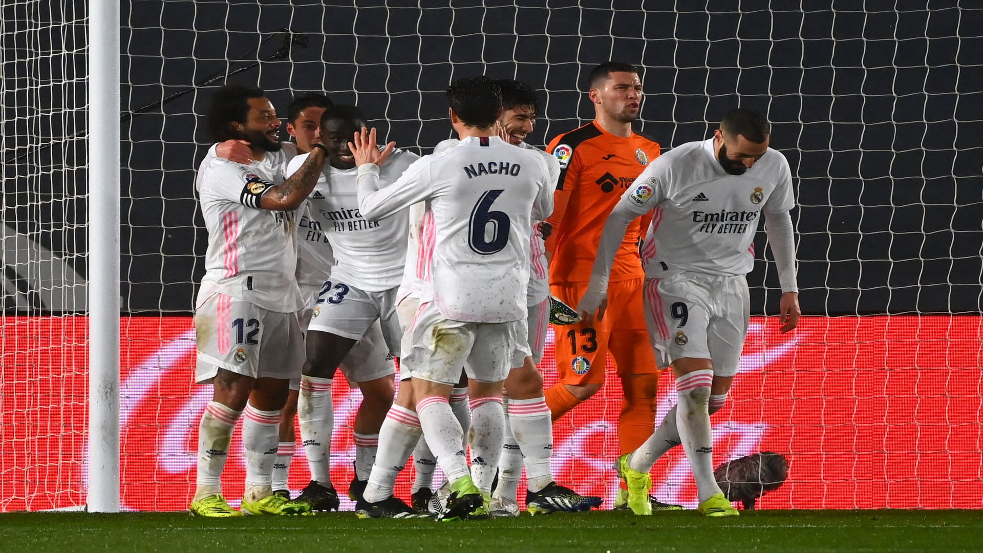 صورة بعنوان: ريال مدريد يتمسك بوصافة الدوري الإسباني لكرة القدم  