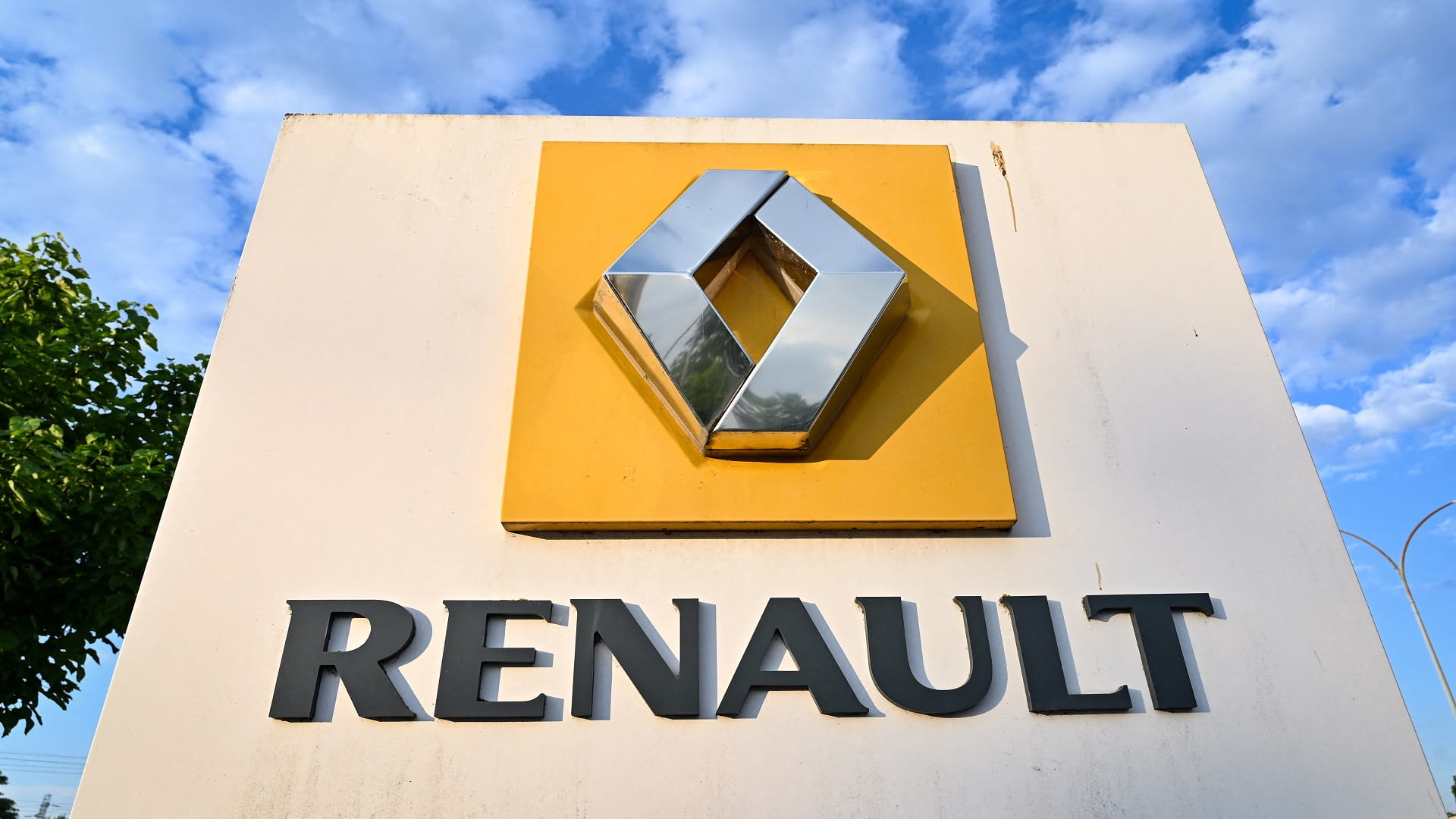 Image for the title: Renault says pandemic pushed it into record loss in 2020 