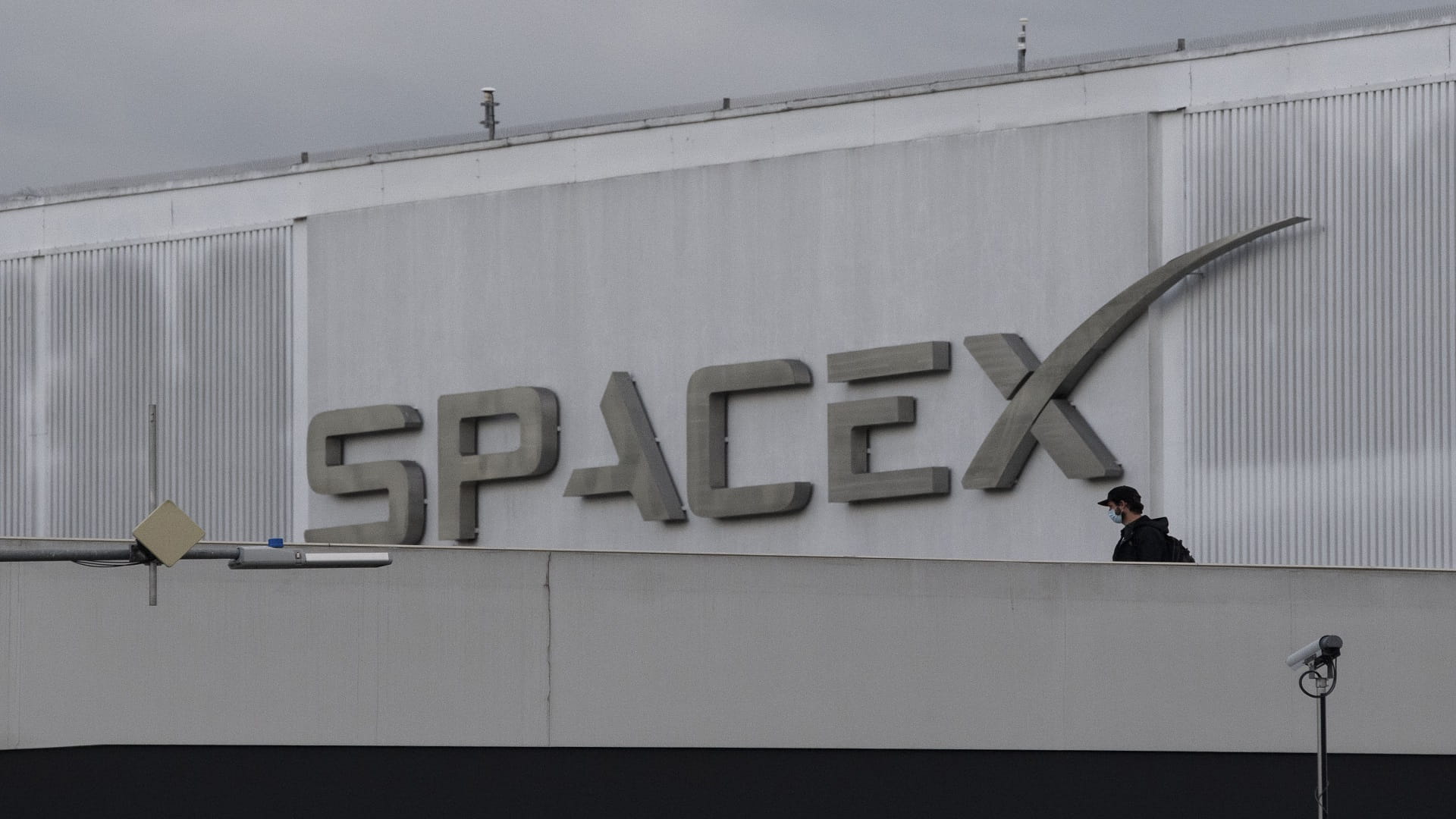 Image for the title: SpaceX aims to launch 'all-civilian' trip into orbit 