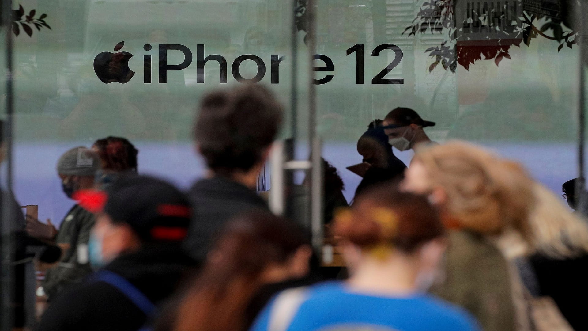 Image for the title: iPhone 12 sales propel Apple to top of smartphone market 