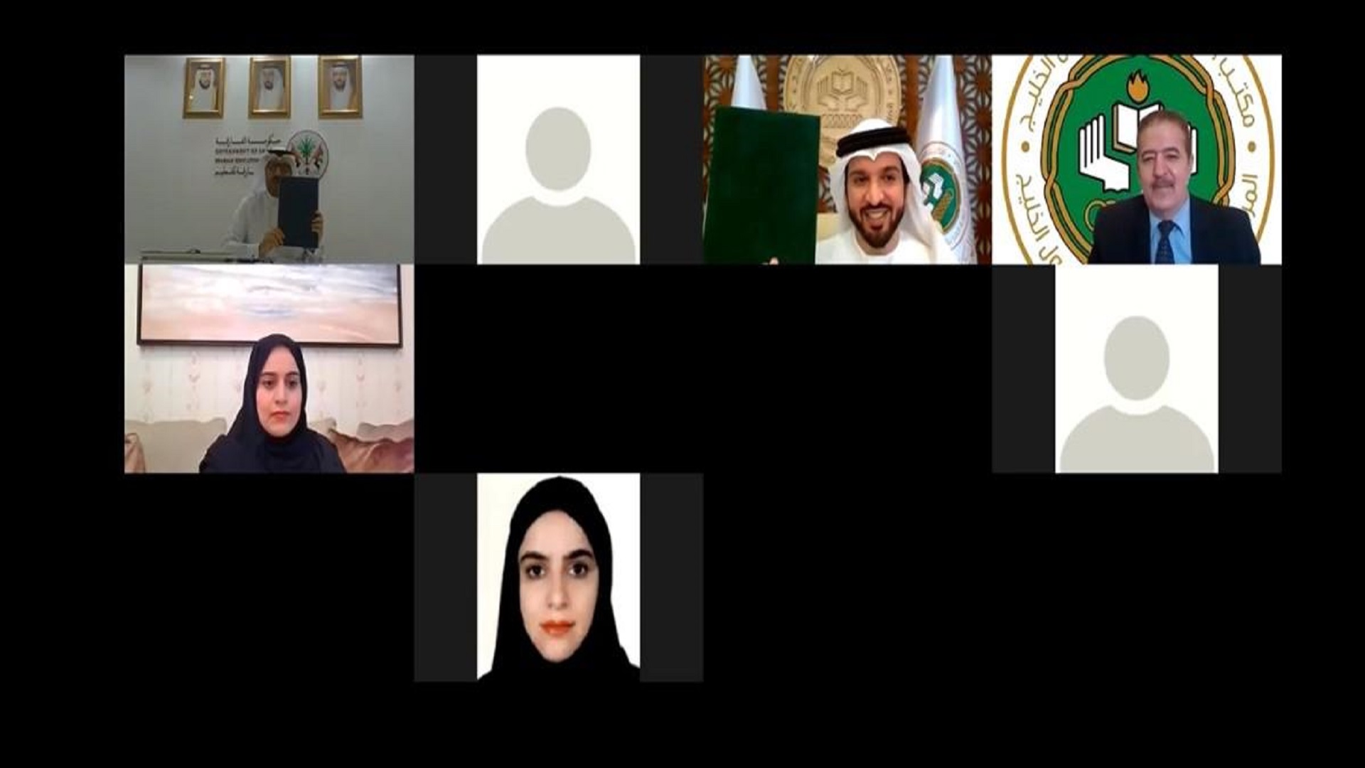 صورة بعنوان: "الشارقة للتعليم" و"التربوي للغة العربية" يوقعان مذكرة تفاهم  