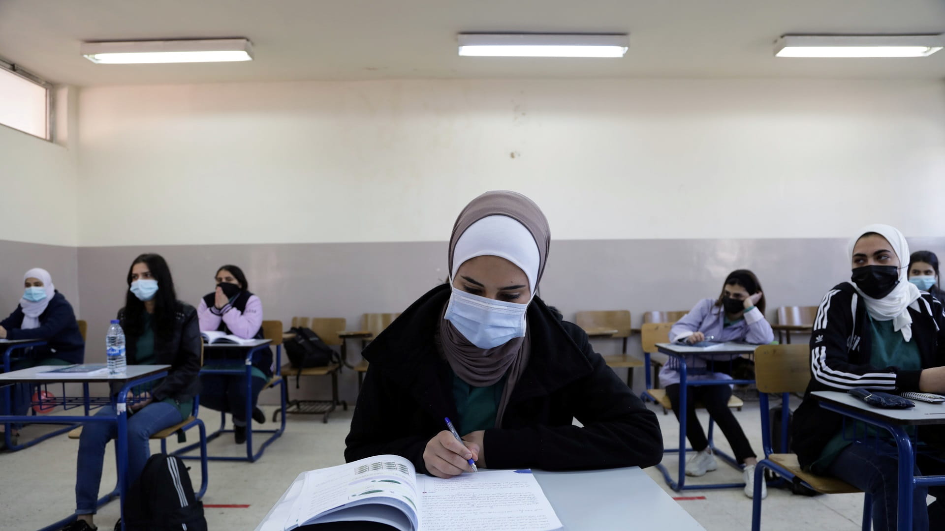 صورة بعنوان: قيود كورونا تتسبب بإقالة وزيري الداخلية والعدل الأردنيين 