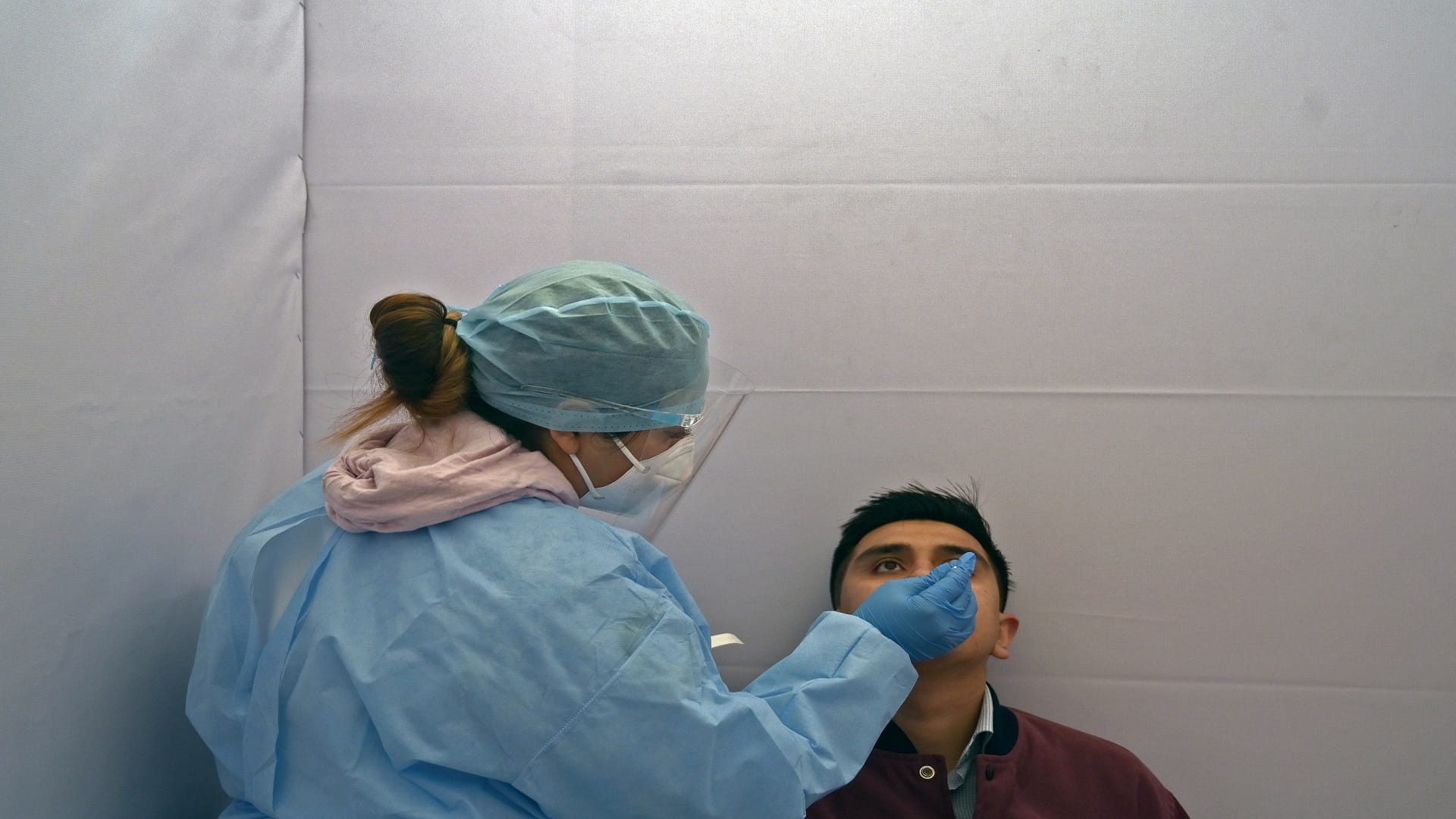 Image for the title: Mexico reports 4,384 new coronavirus cases, 433 more deaths 