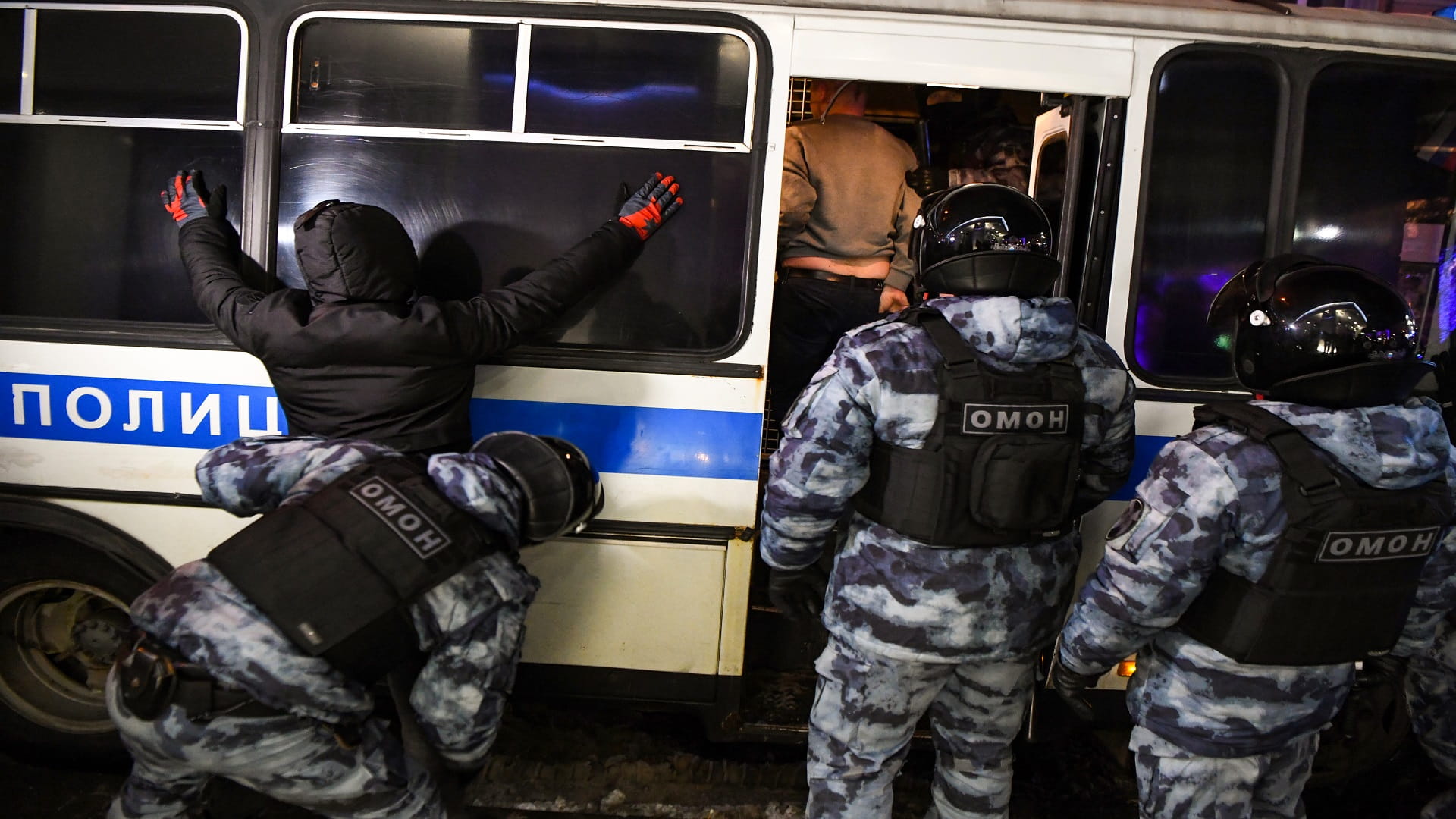 Image for the title: Russia grants police access to citizens' geolocation data 