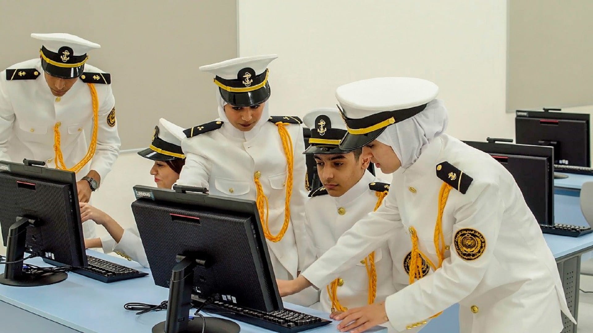 صورة بعنوان: أكاديمية النقل البحري بالشارقة تباشر الدراسة للفصل الثاني 