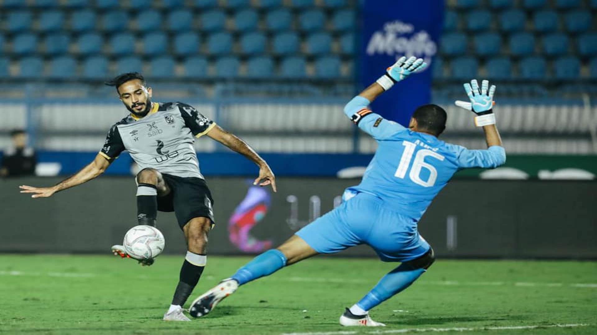 صورة بعنوان: الأهلي يفوز بثنائية على سيراميكا كليوباترا في الدوري المصري 