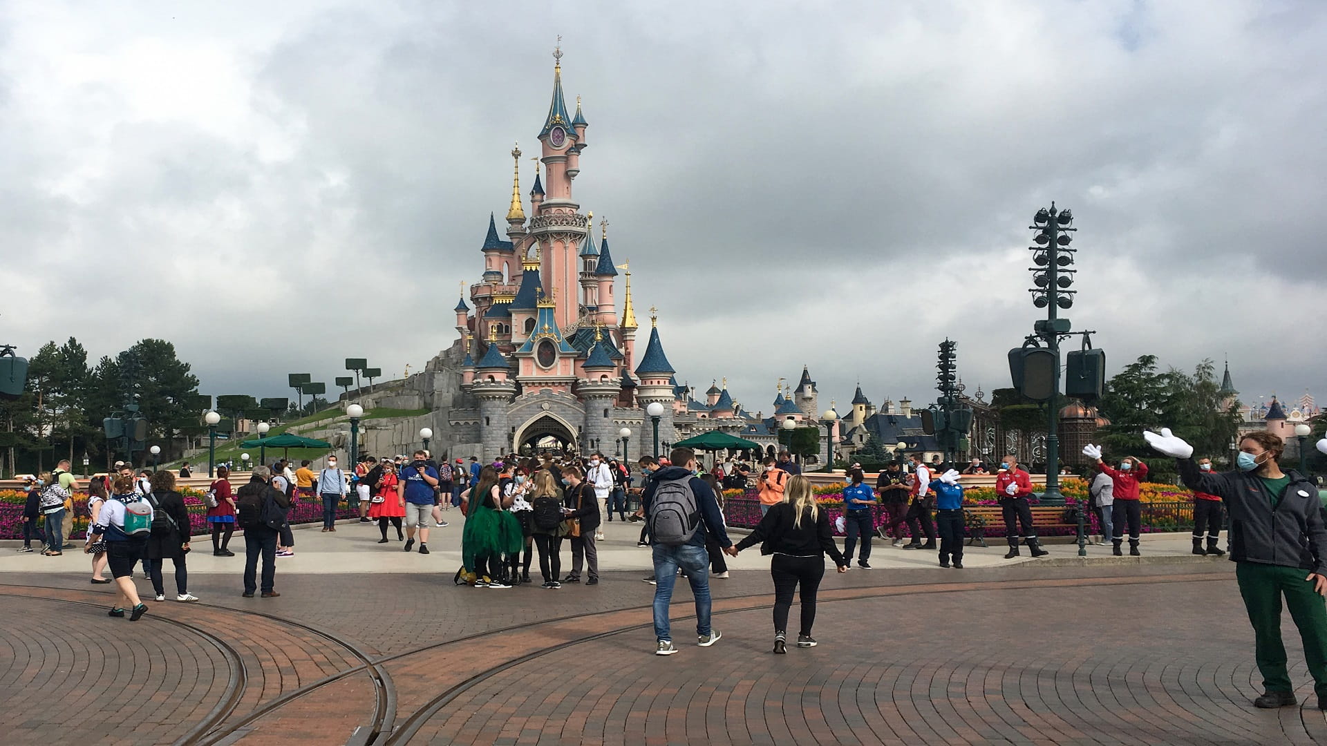 Image for the title: Disneyland Paris delays reopening to April 2 due to COVID-19 