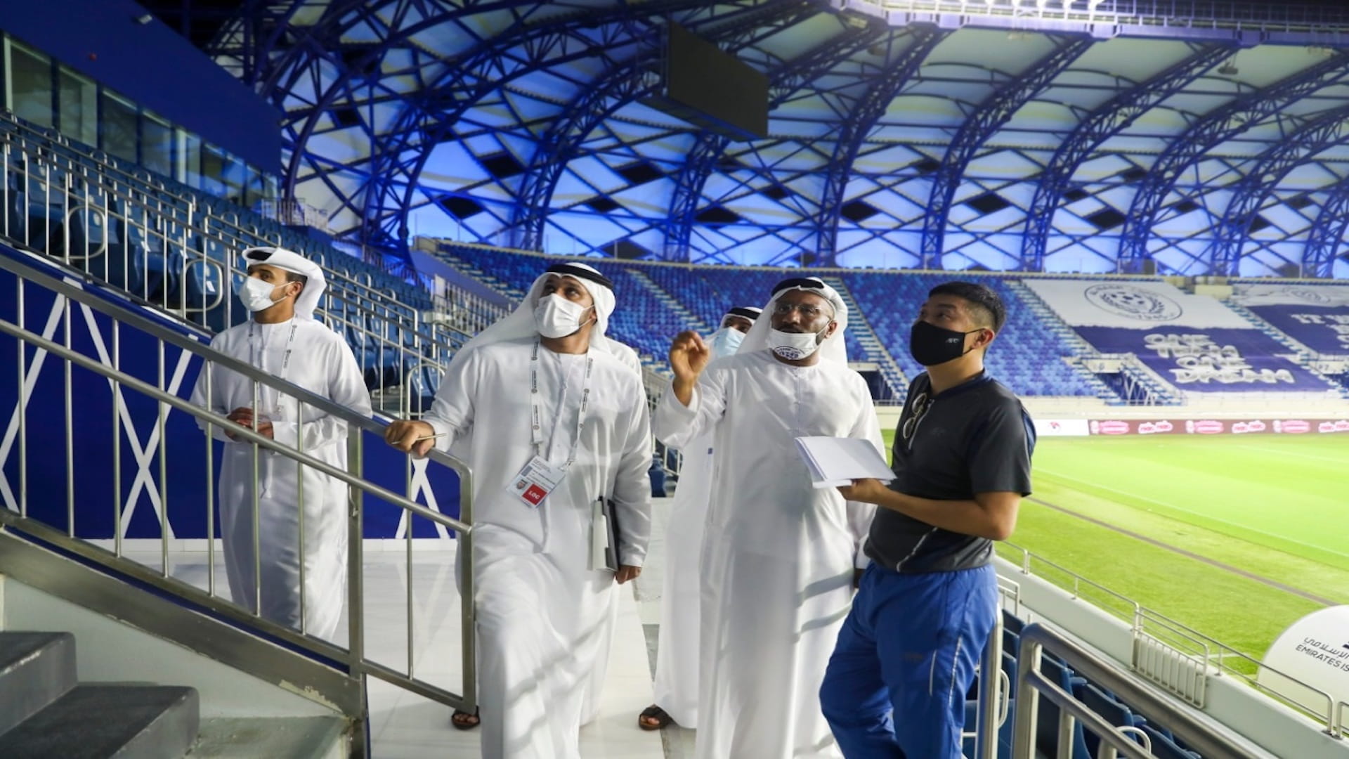 صورة بعنوان: الآسيوي وفريق عمل اتحاد الكرة يتفقدان مرافق ملعبي زعبيل وآل مكتوم 