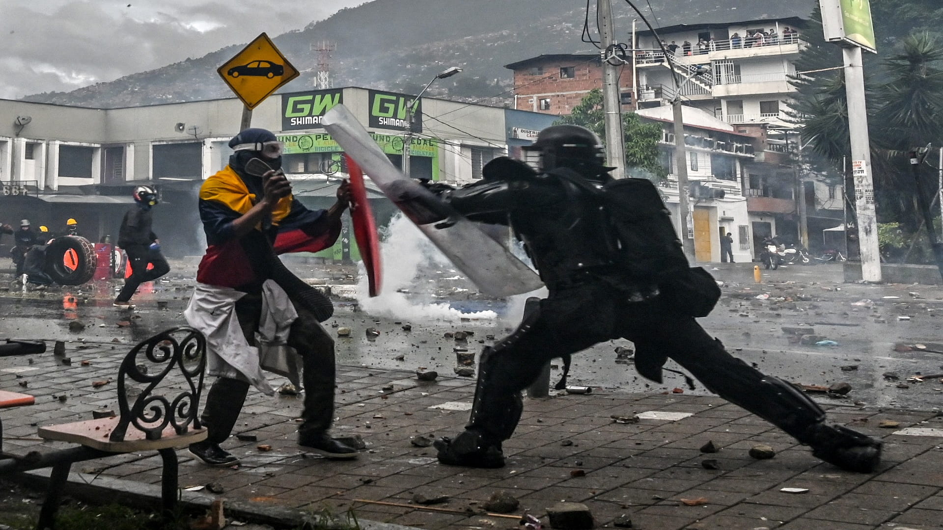 Image for the title: Colombia protesters march on as talks stall and blockades remain 