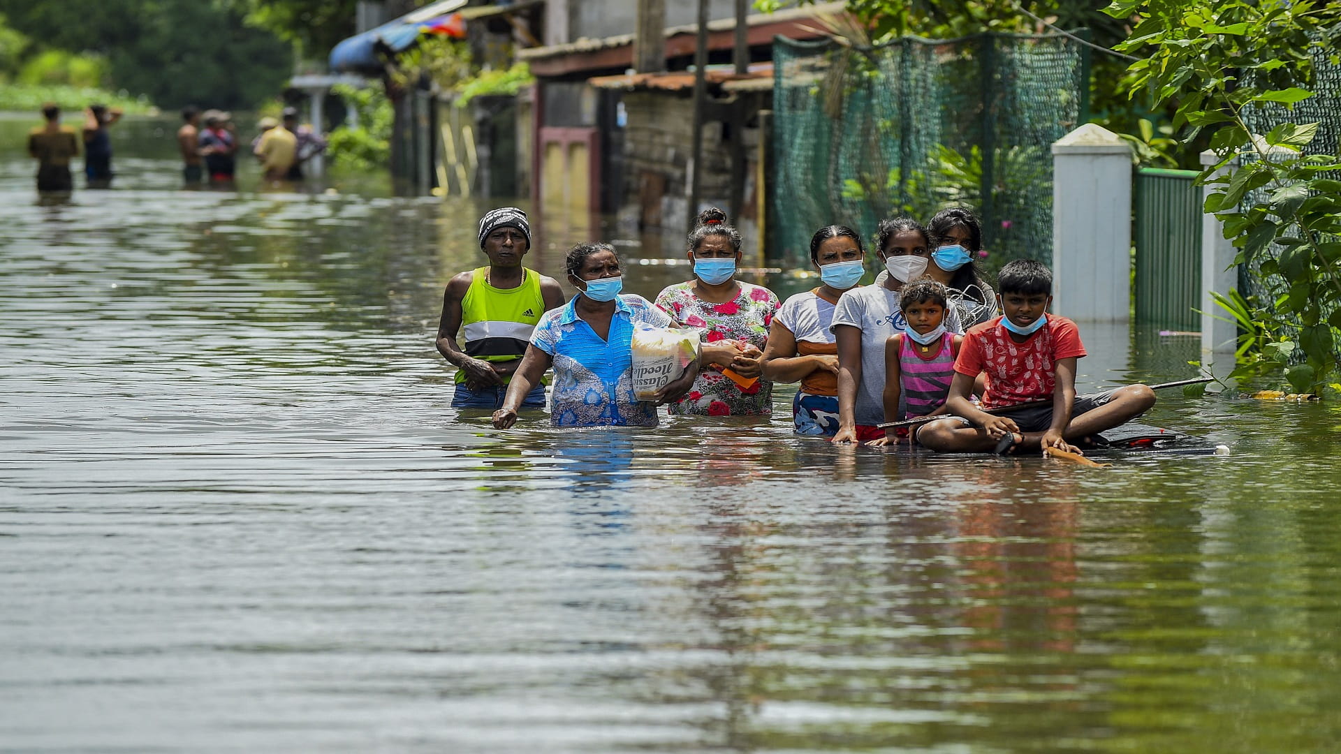 Image for the title: Sri Lanka floods, mudslides kill 16 