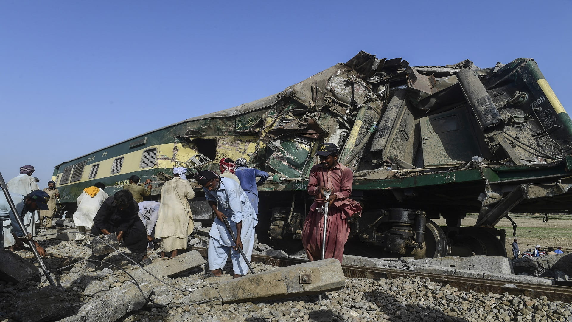 Image for the title: Toll rises from deadly Pakistan train crash to 63 