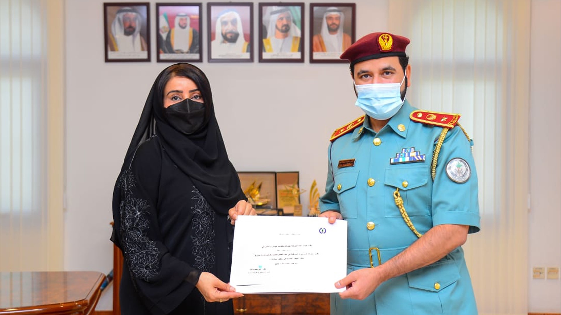 Image for the title: SP honours a citizen for helping an injured person 