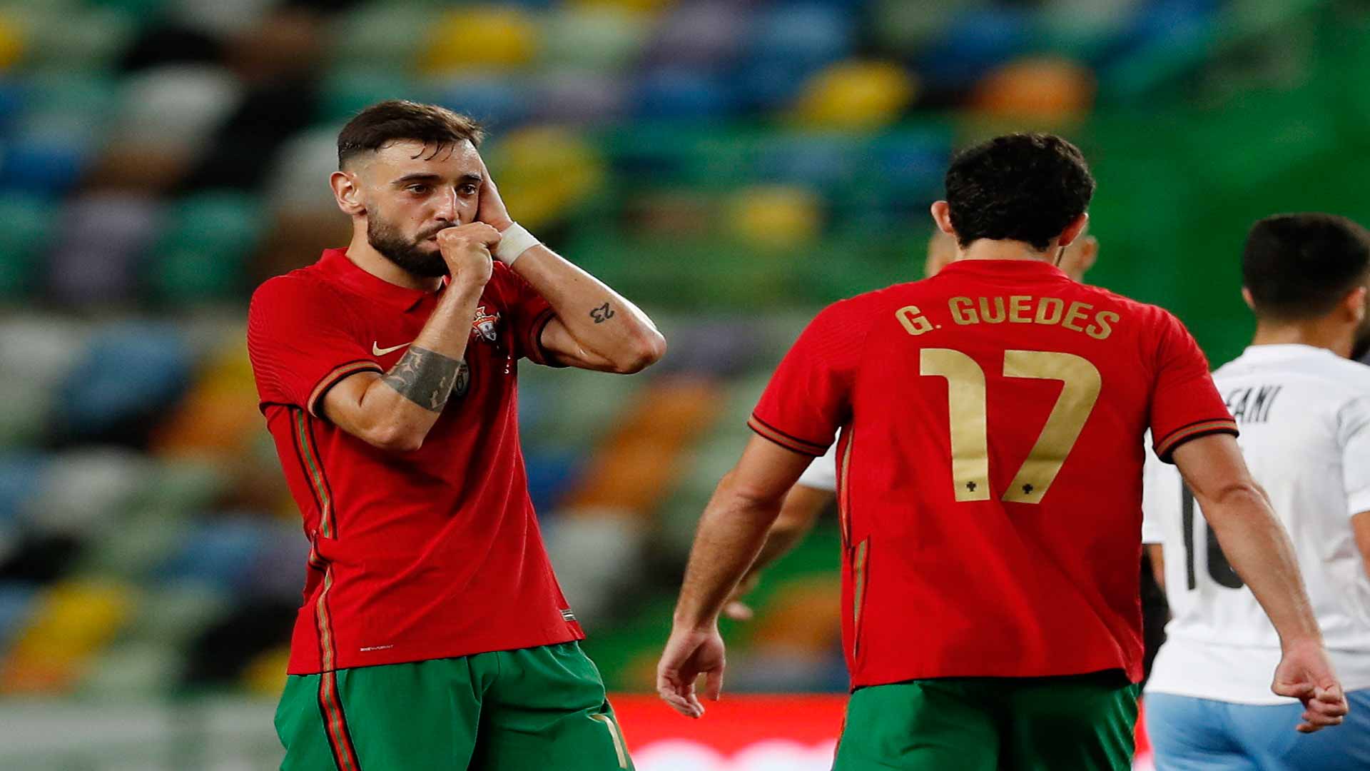 Image for the title: Fernandes double fires Portugal to win over Israel 