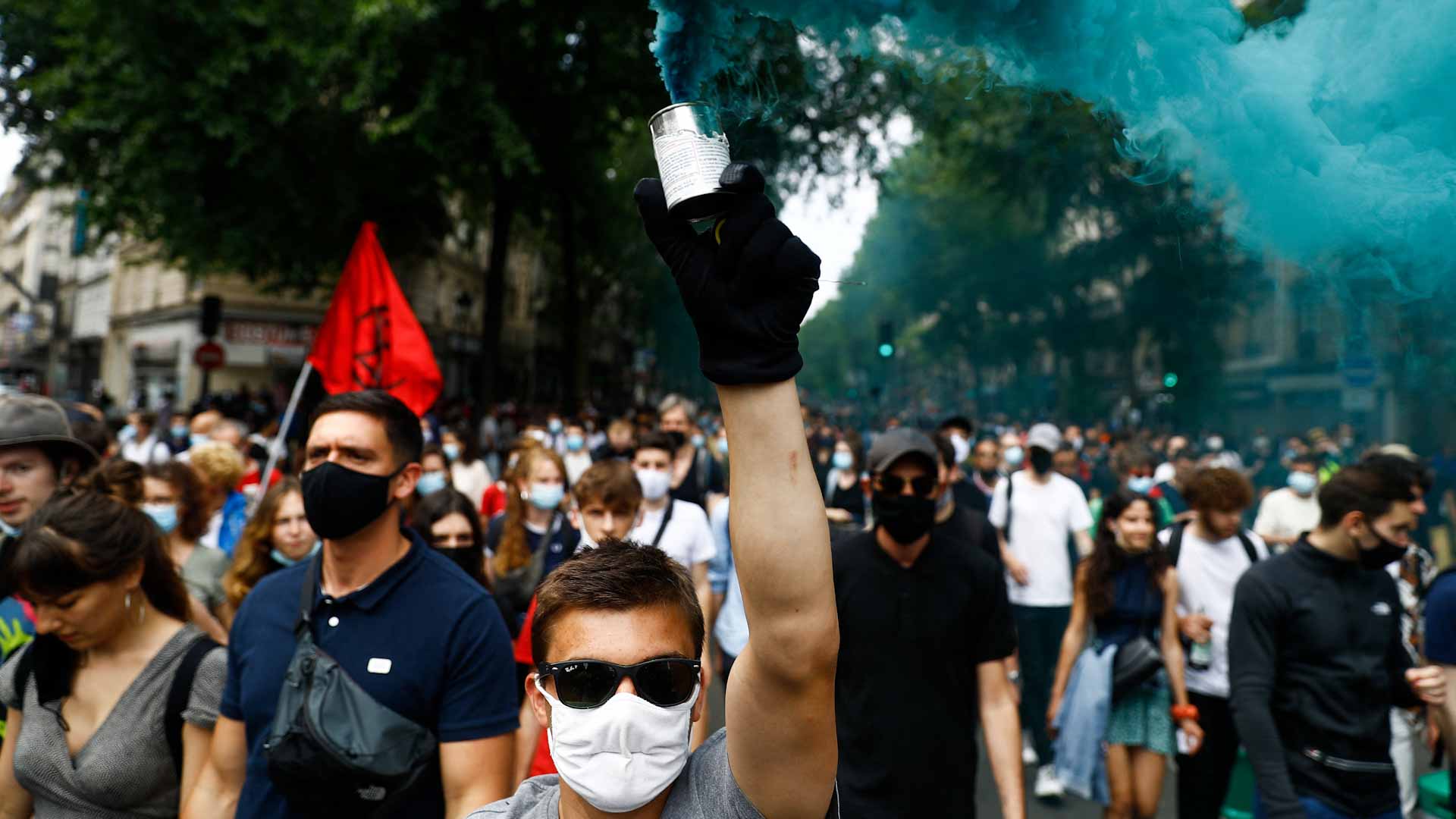 Image for the title: Tens of thousands march against far-right in France 