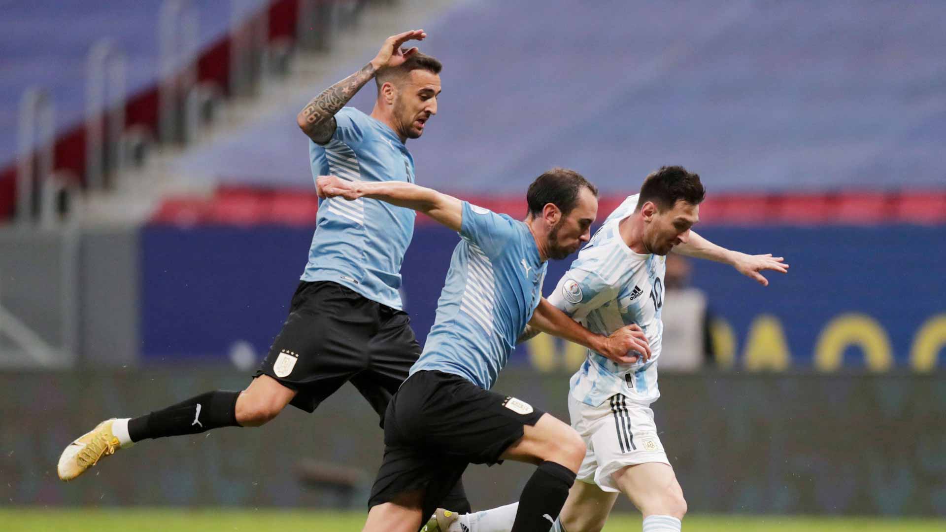 Image for the title: Early header secures 1-0 win for Argentina against Uruguay 