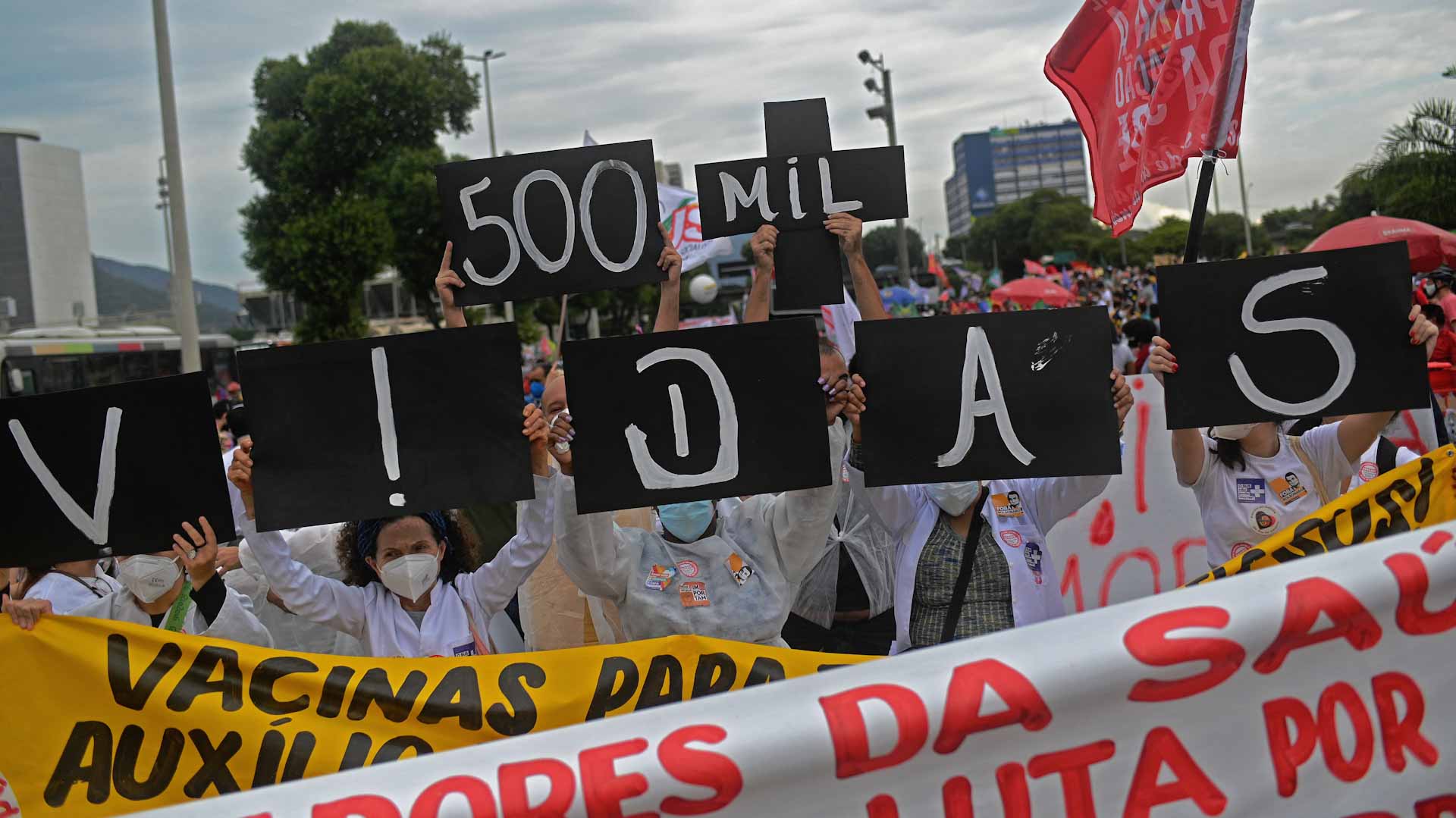 Image for the title: Brazilians protest Bolsonaro's role in COVID-19 deaths 