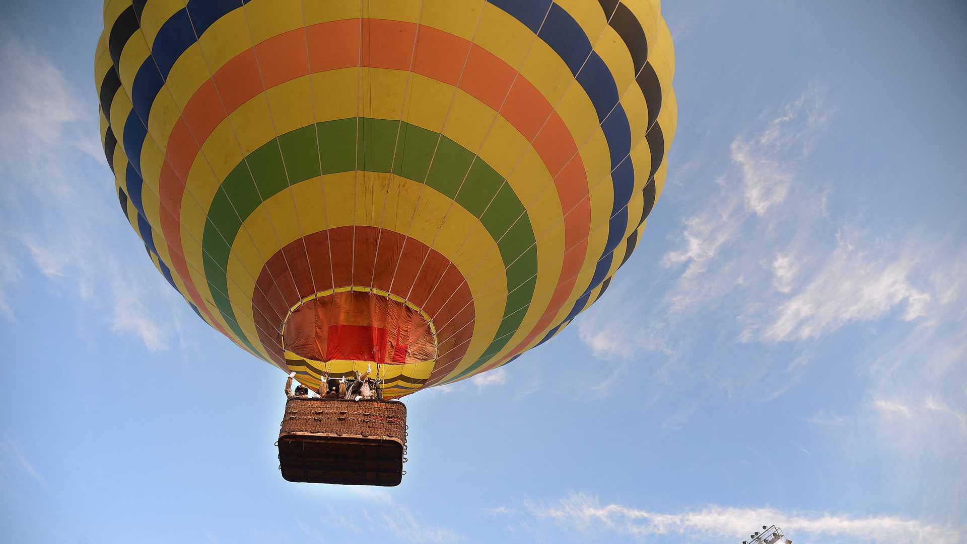 Image for the title: Five dead in New Mexico hot air balloon crash 