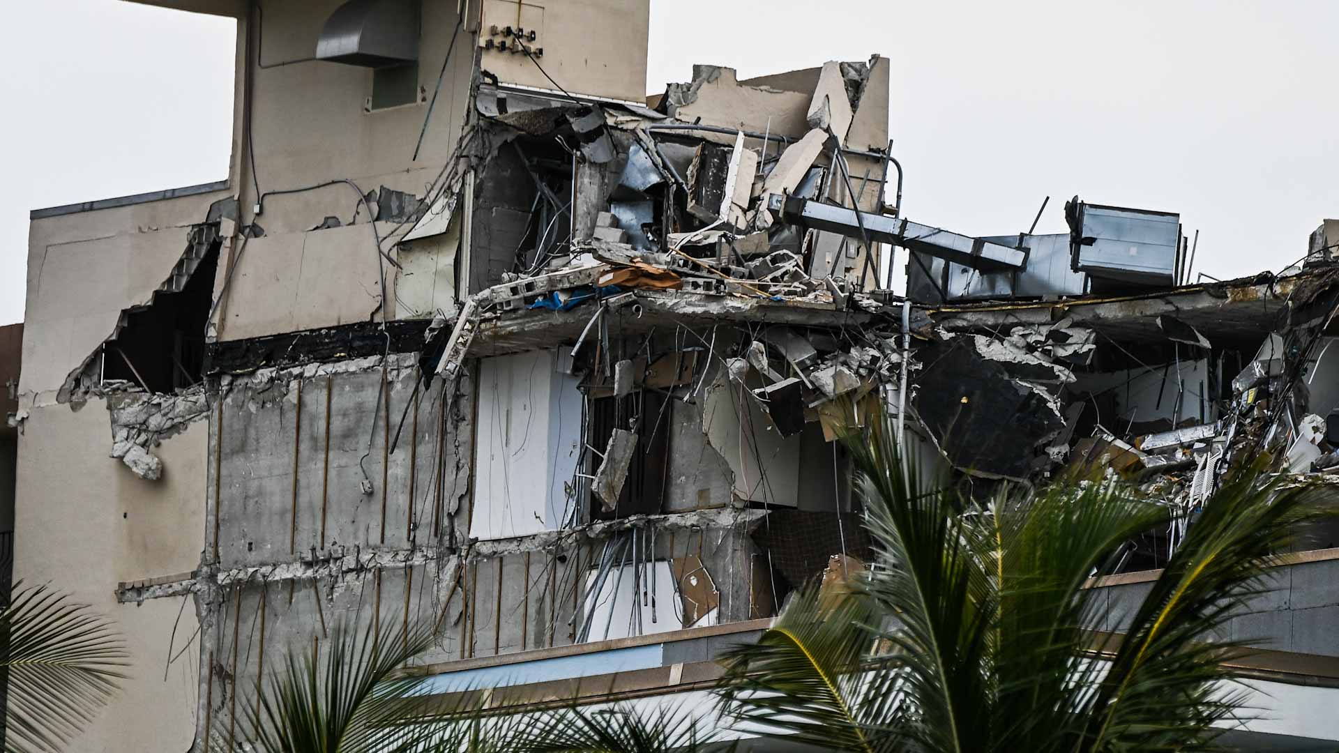 Image for the title: Death toll climbs to 5, 156 still missing at Florida building 