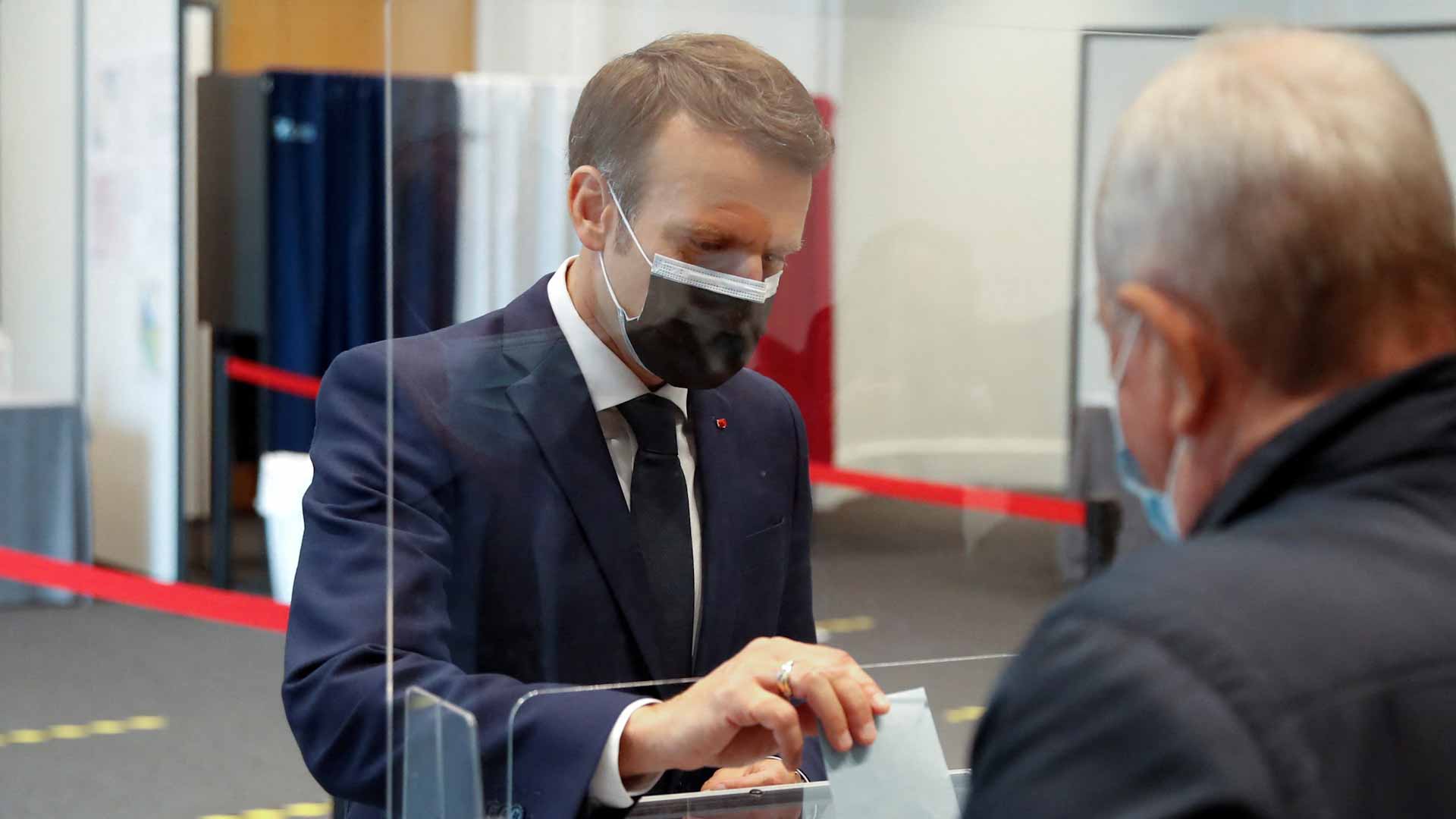 Image for the title: Macron and Le Pen face new test in French regional vote 