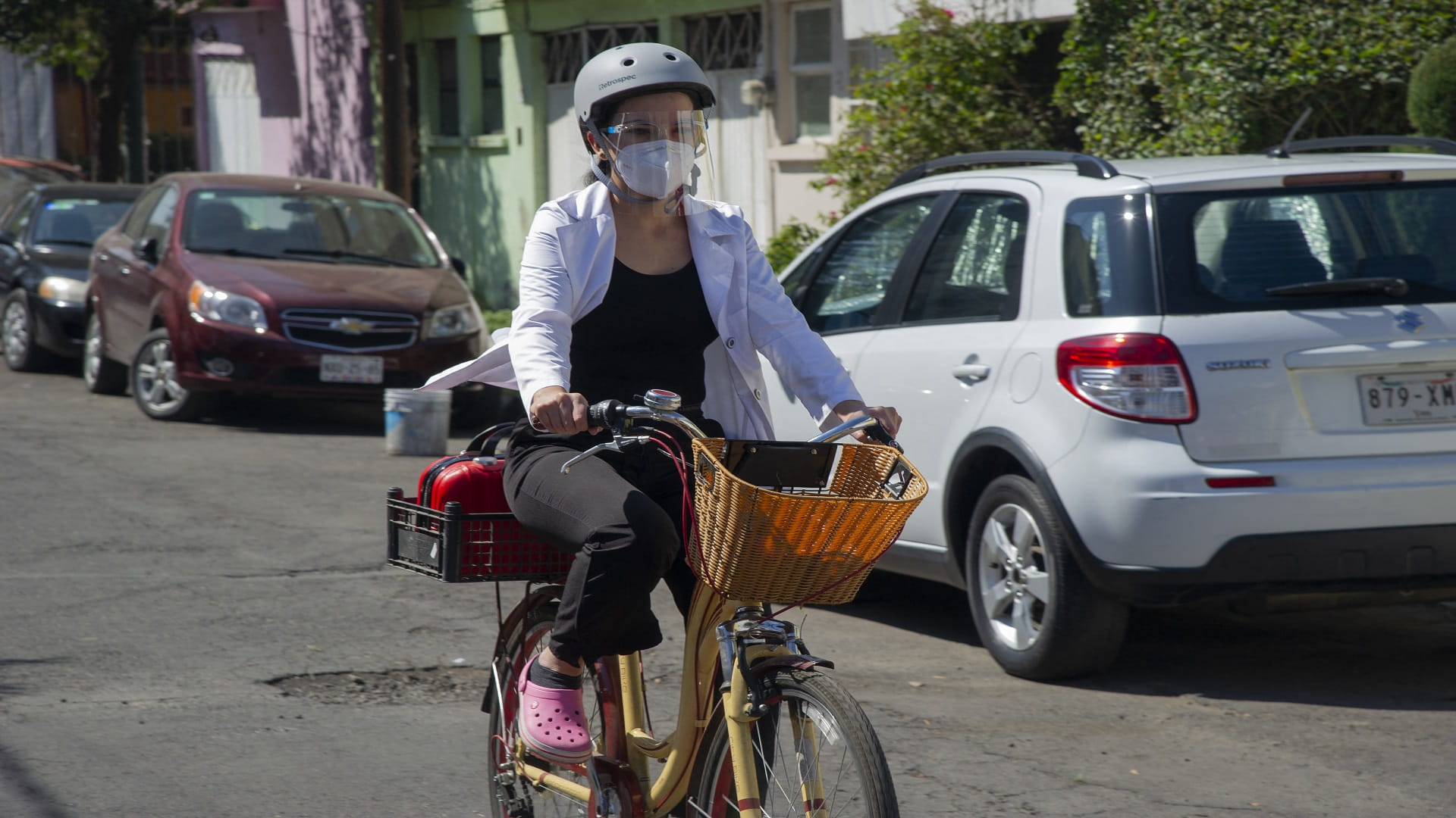 Image for the title: Mexico coronavirus czar in hospital, as death toll nears 186,000 