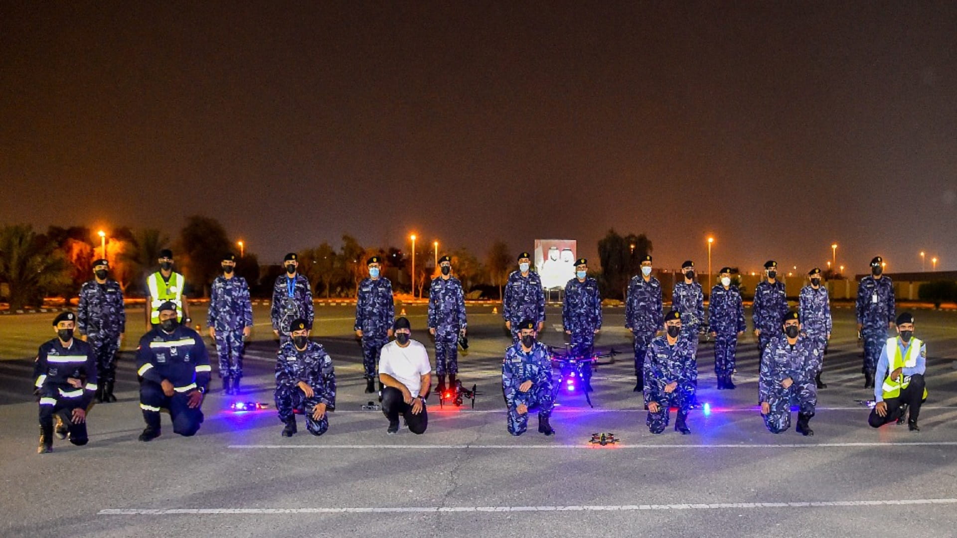 صورة بعنوان: العميد بن عامر يشهد سيناريوهات تحاكي الواقع لفريق "الدرون" 