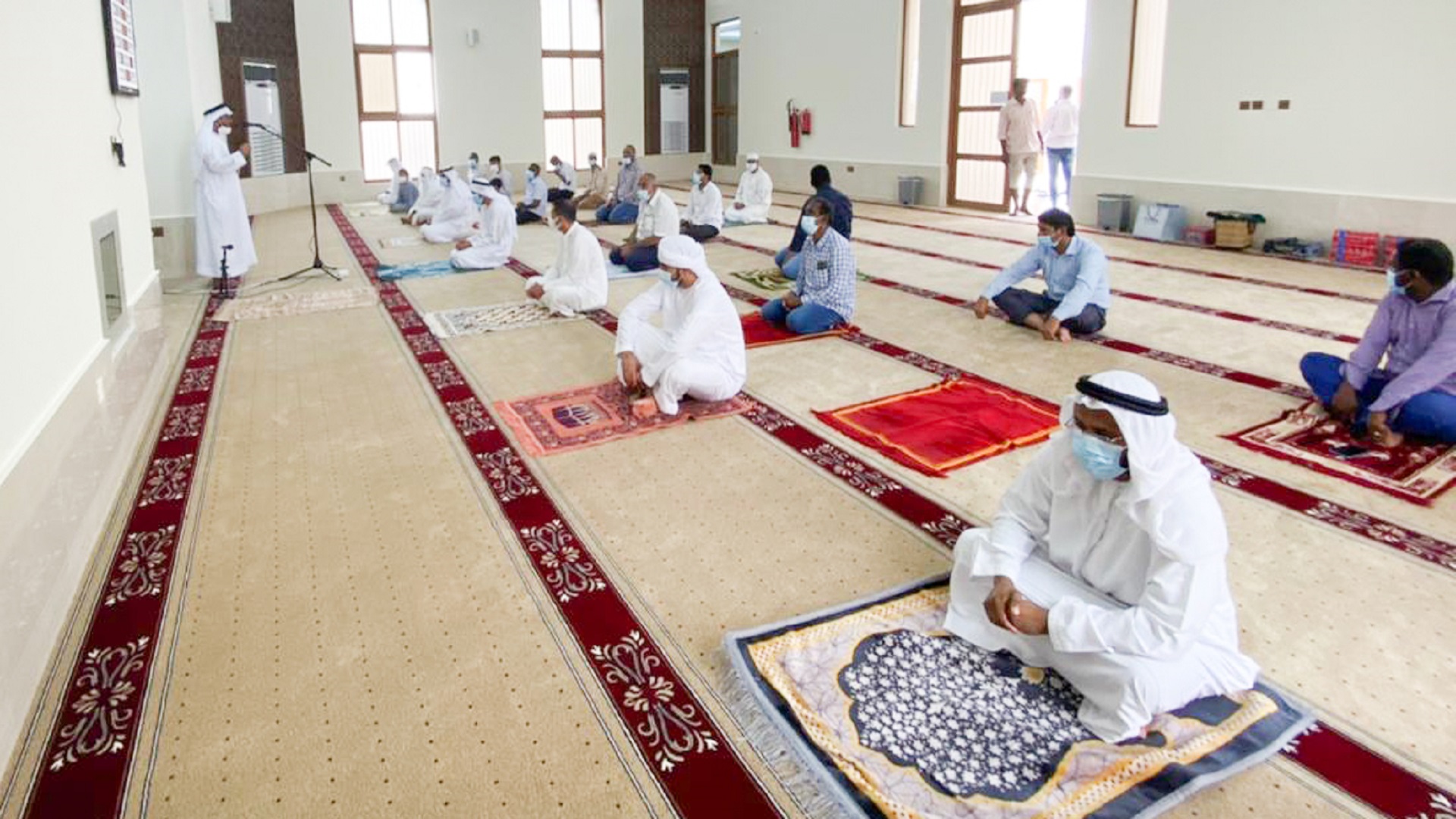 صورة بعنوان: خيرية الشارقة وإسلامية أم القيوين تفتتحان مسجداً بمنطقة الشهداء 