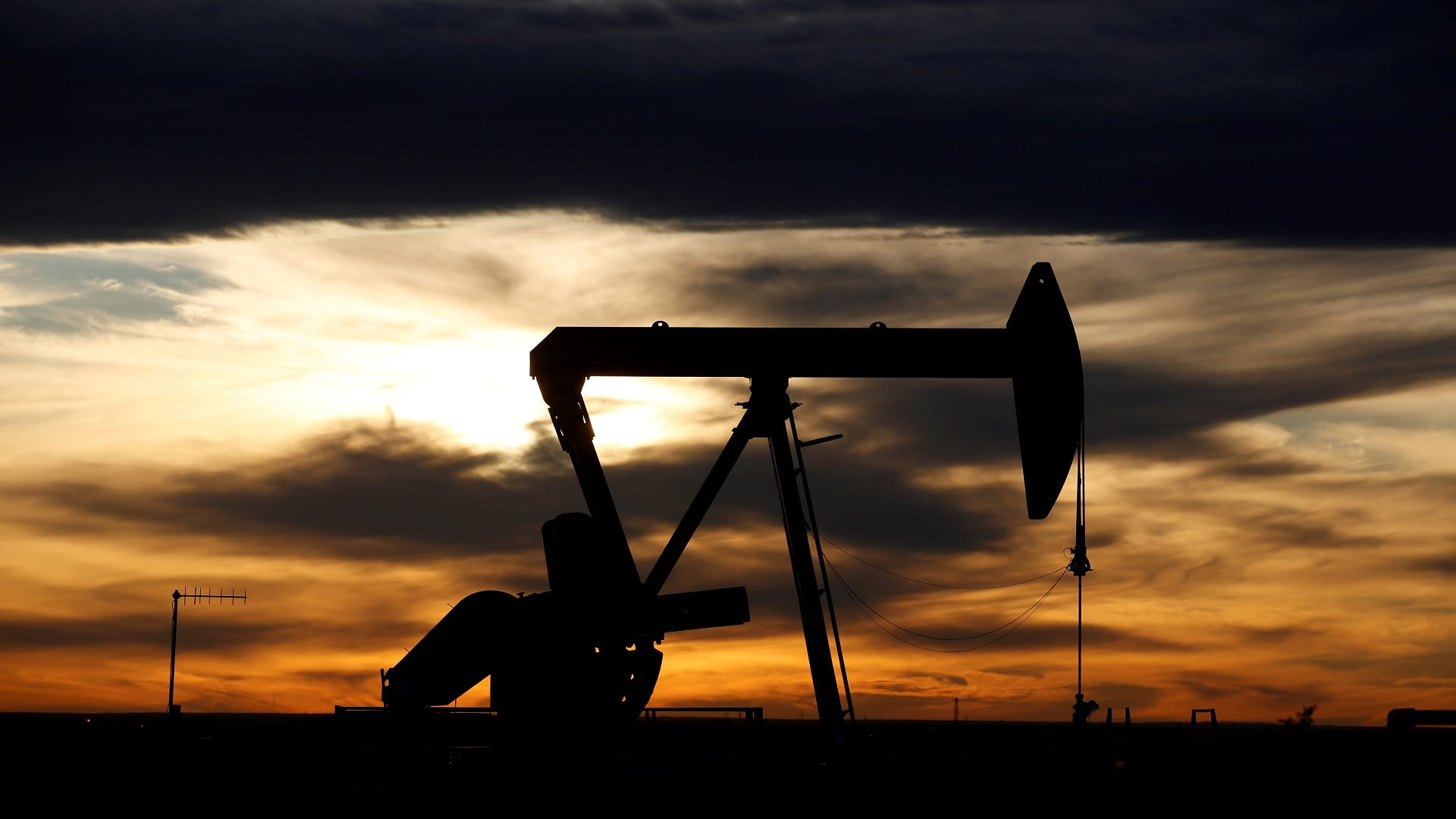 Image for the title: Oil slips as European lockdowns dim demand recovery hopes 