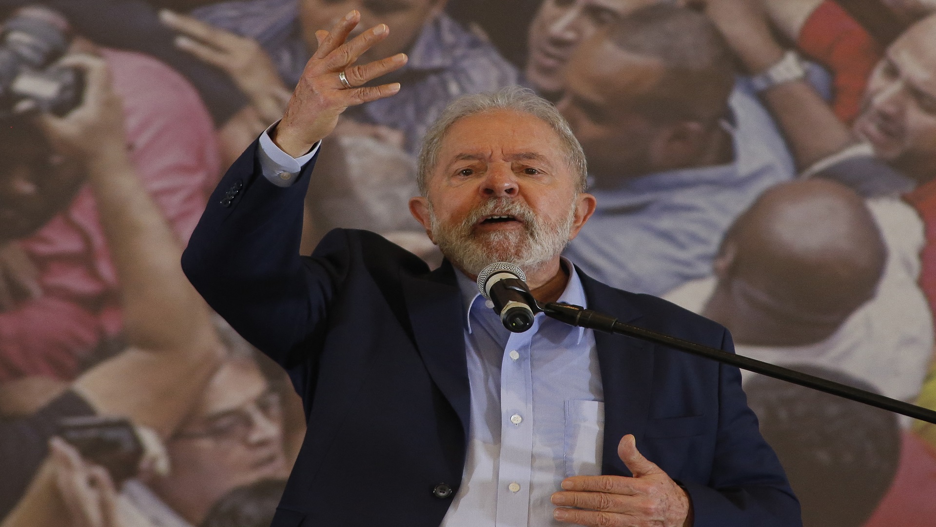 Image for the title: Brazil virus deaths 'biggest genocide in our history': Lula 