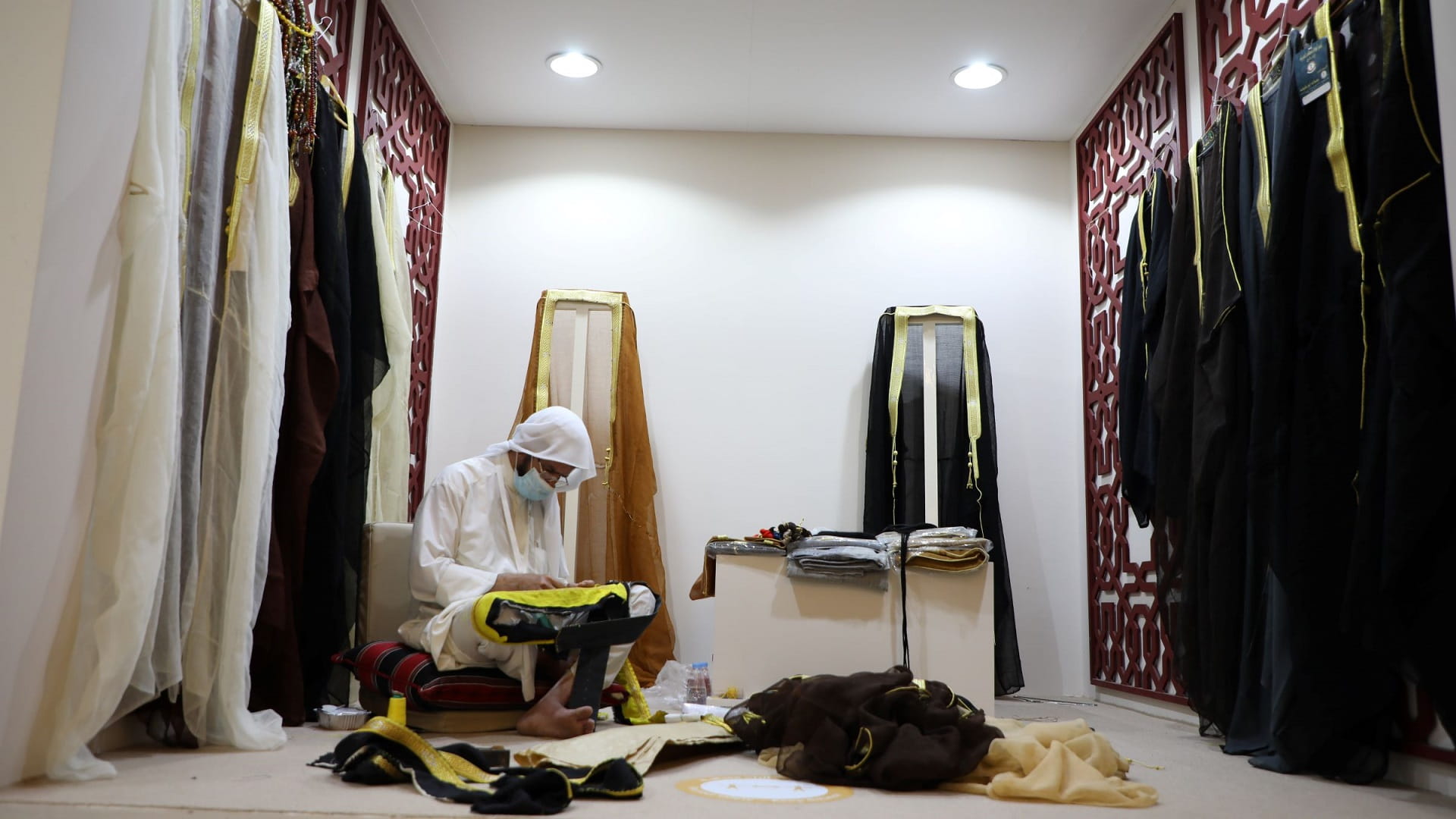 Image for the title: Skilled artisan showcases traditionof bisht-making  