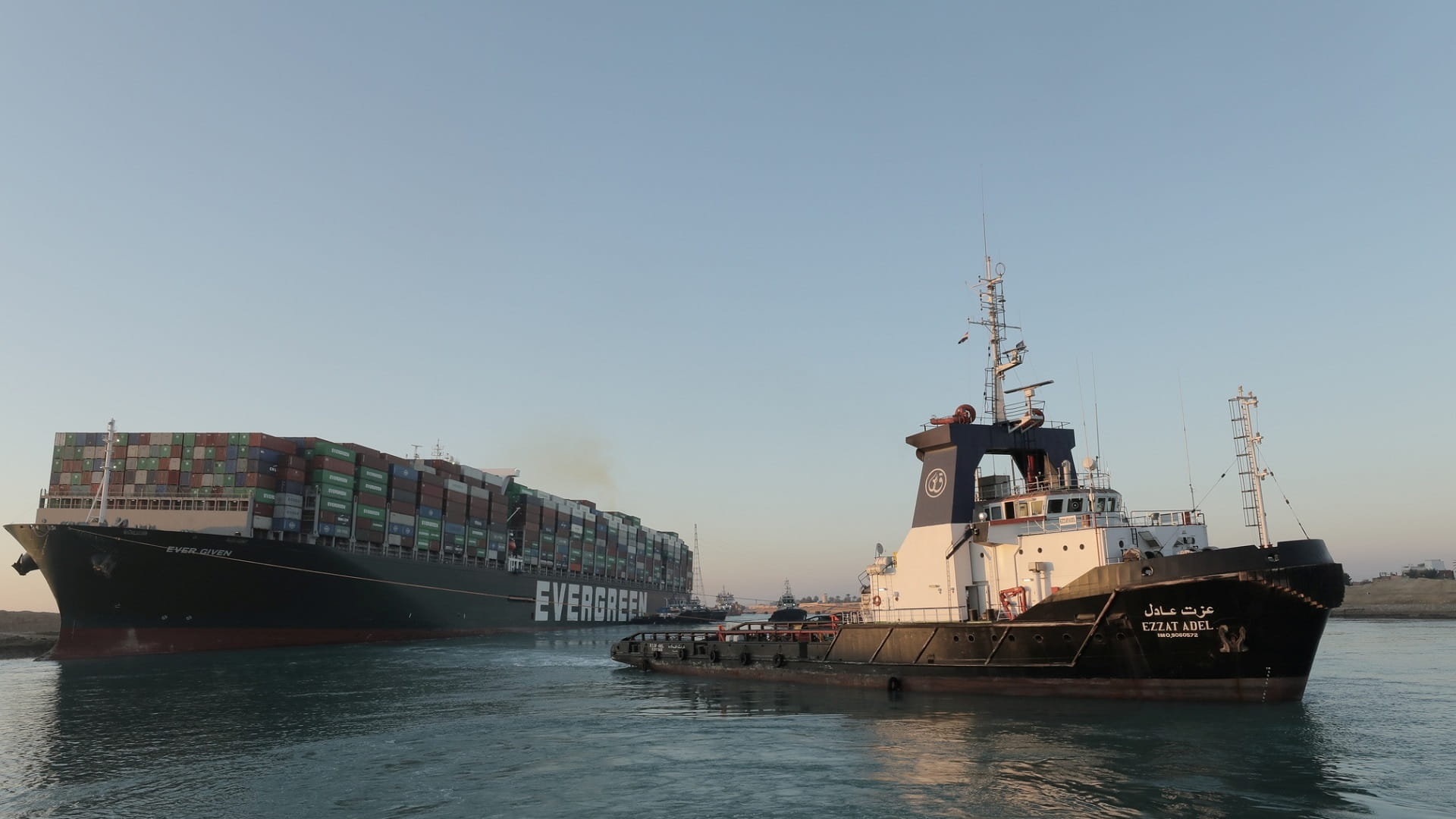 Image for the title: Ship swings back across Suez Canal before next tugging attempt 