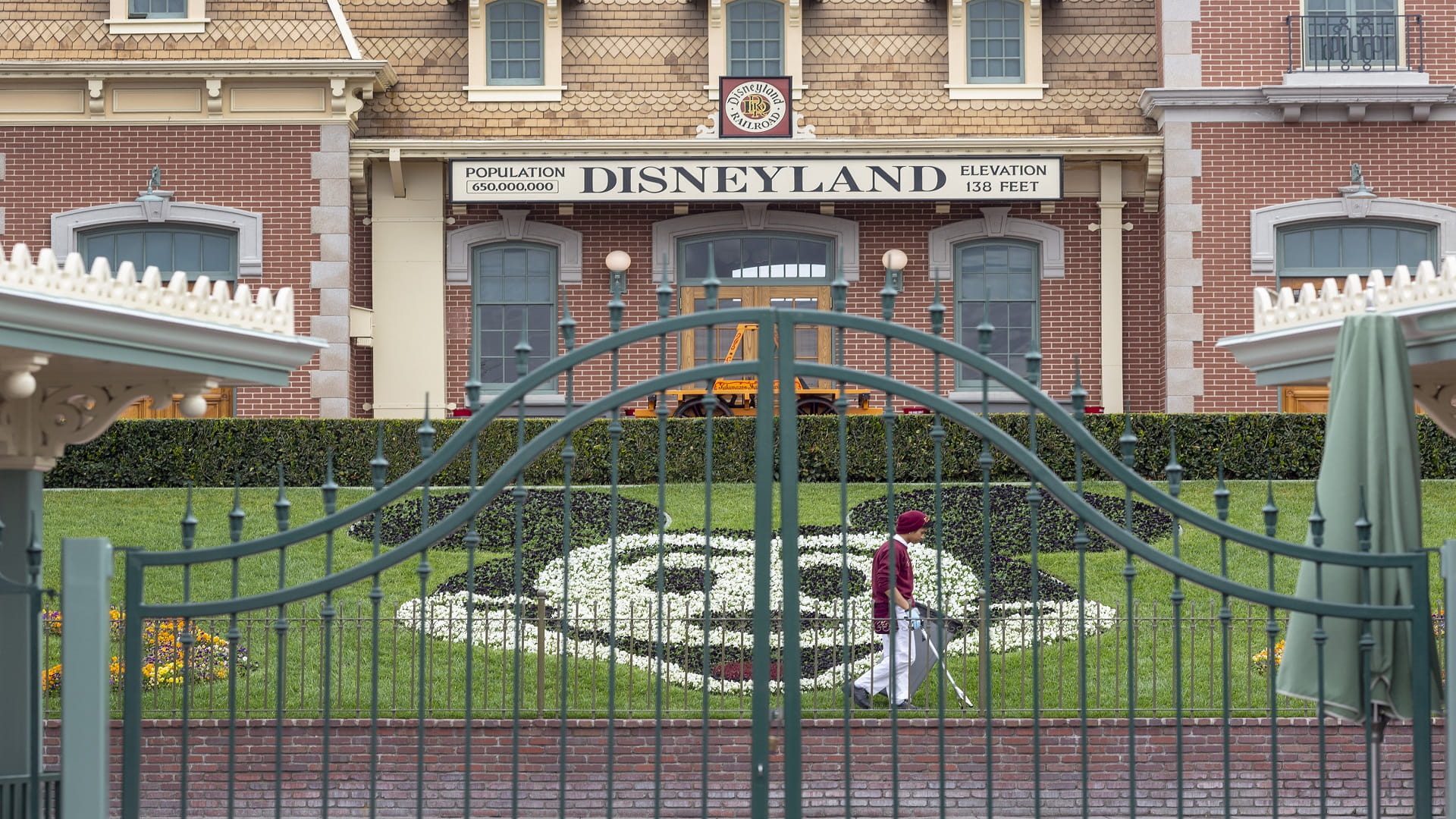 Image for the title: California relaxes Covid reopening for Disneyland from April 